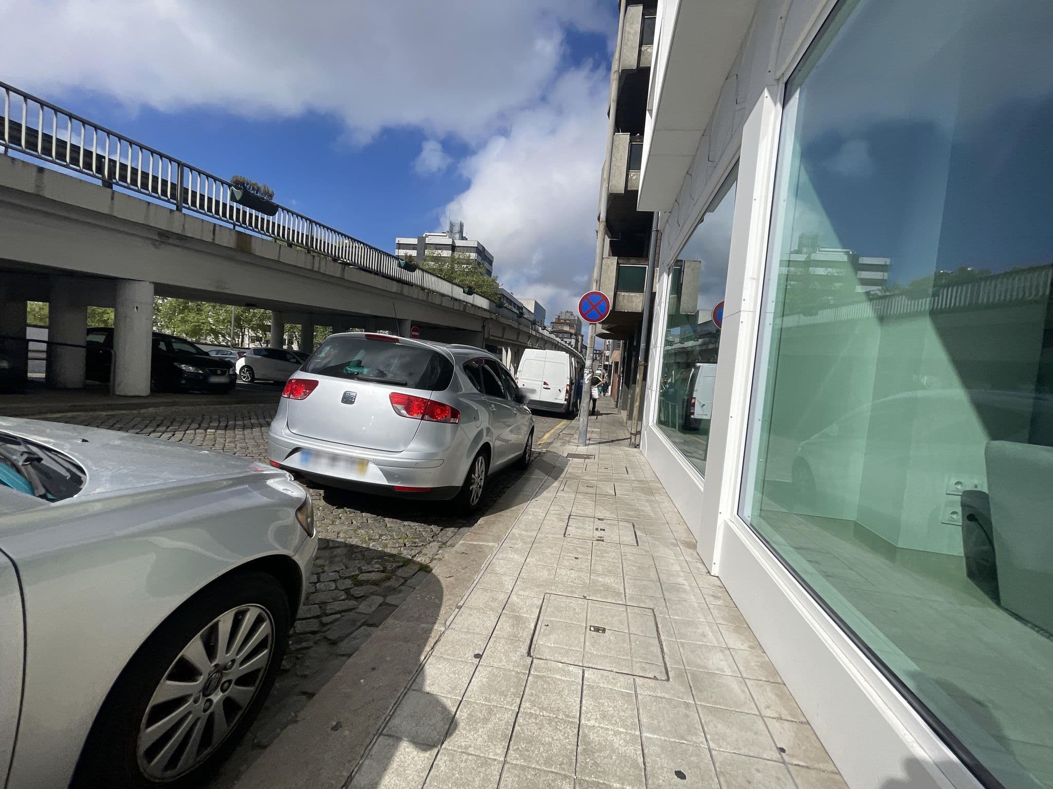 Street view near Yotel, Porto