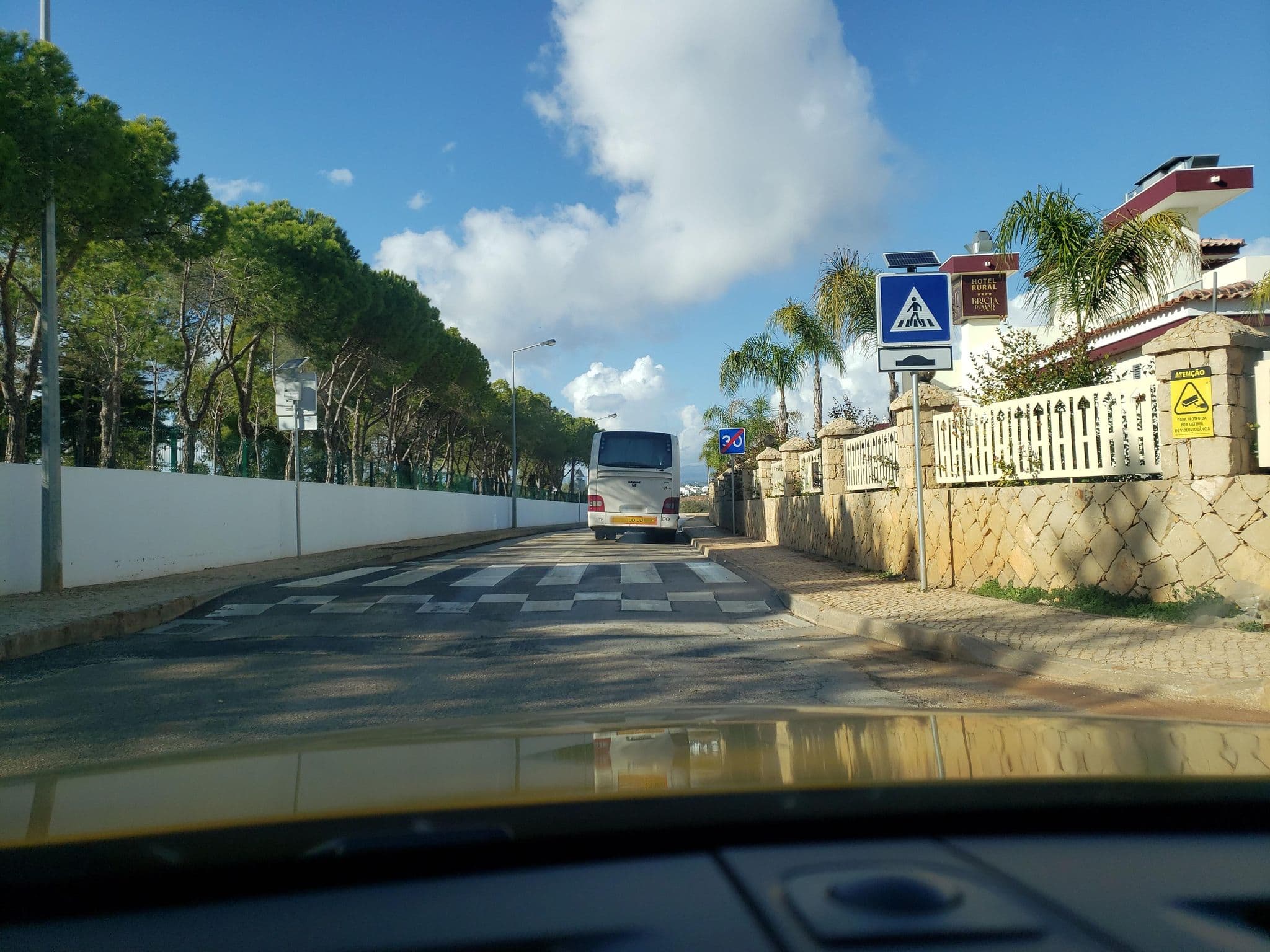 Street view near Hotel Rural Brícia Du Mar, Ferragudo — © mapfool (CC BY-SA · Mapillary)