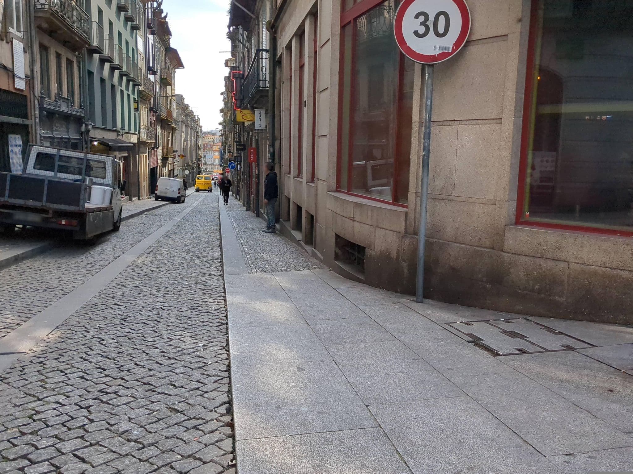 Street view near Oporto Lood Studios, Porto — © egorka (CC BY-SA · Mapillary)
