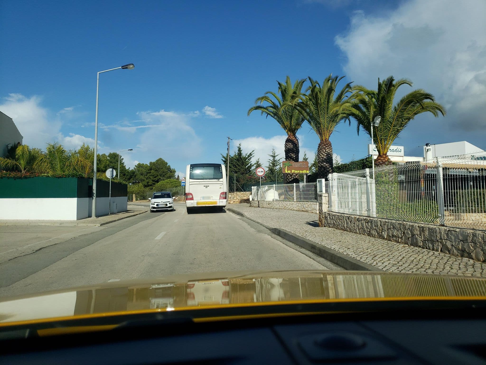 Street view near Ferragudo, 49 Rua de Vale da Azenhaga, Ferragudo — © mapfool (CC BY-SA · Mapillary)