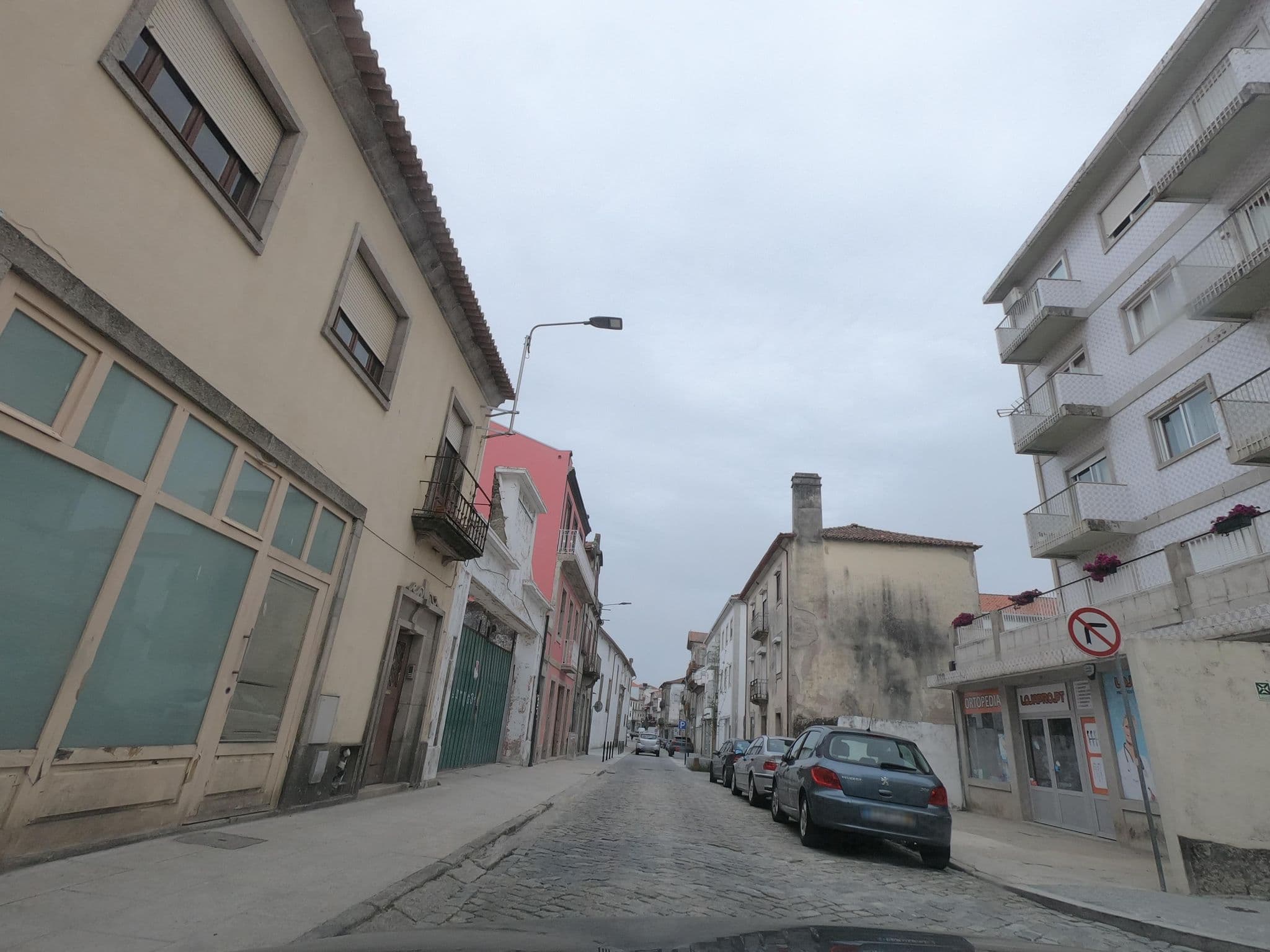 Street view near Fábrica do Chocolate, Viana do Castelo — © filohipo (CC BY-SA · Mapillary)