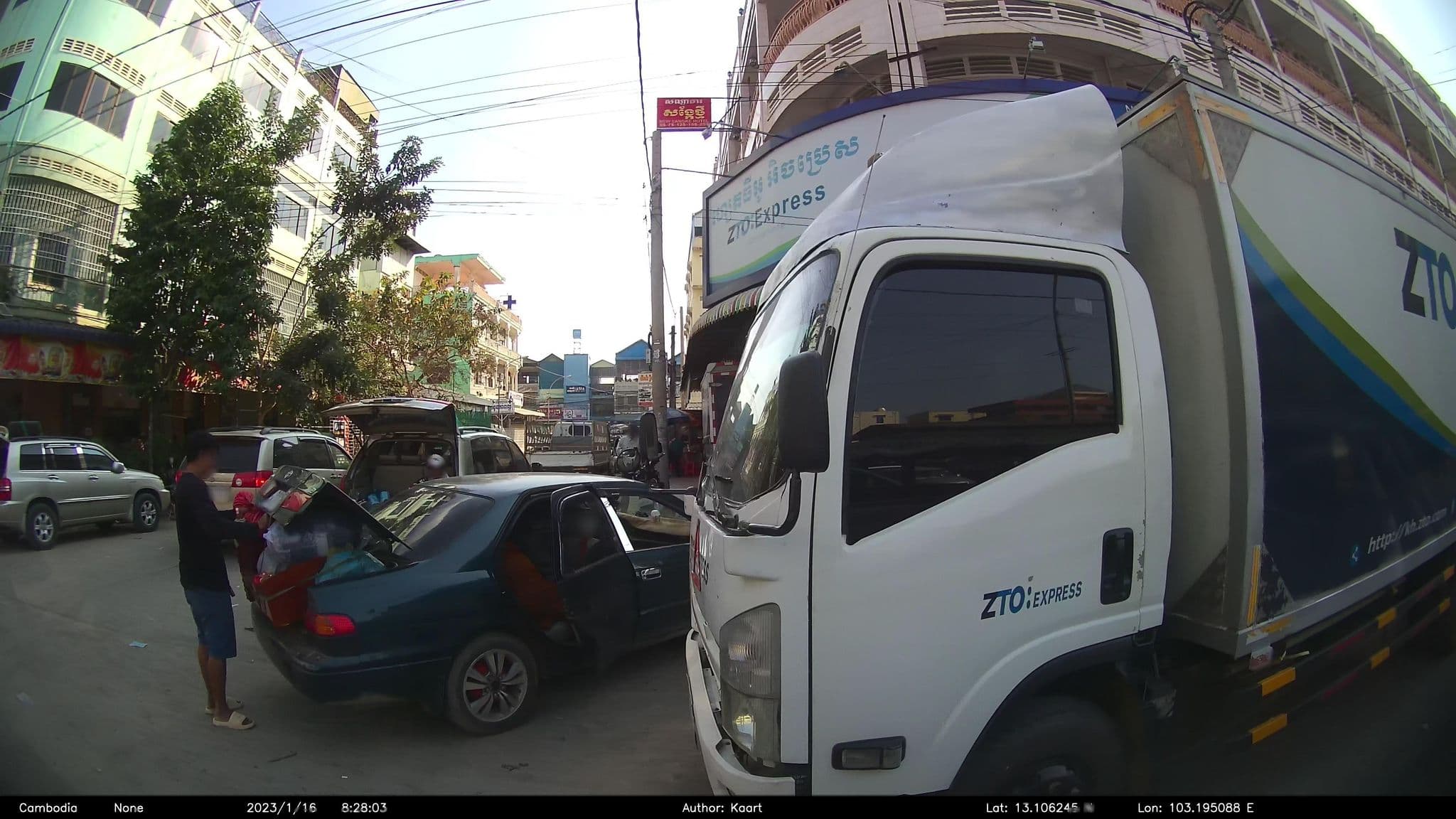 Street view near New Sangke Hostel, Battambang — © kaart_2 (CC BY-SA · Mapillary)
