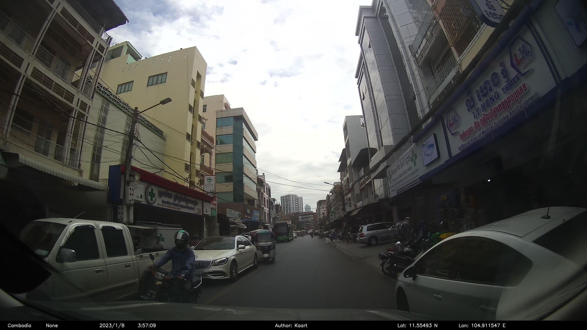 Street view near Kim Vy Hotel, Tuŏl Tumpung — © kaart_2 (CC BY-SA · Mapillary)