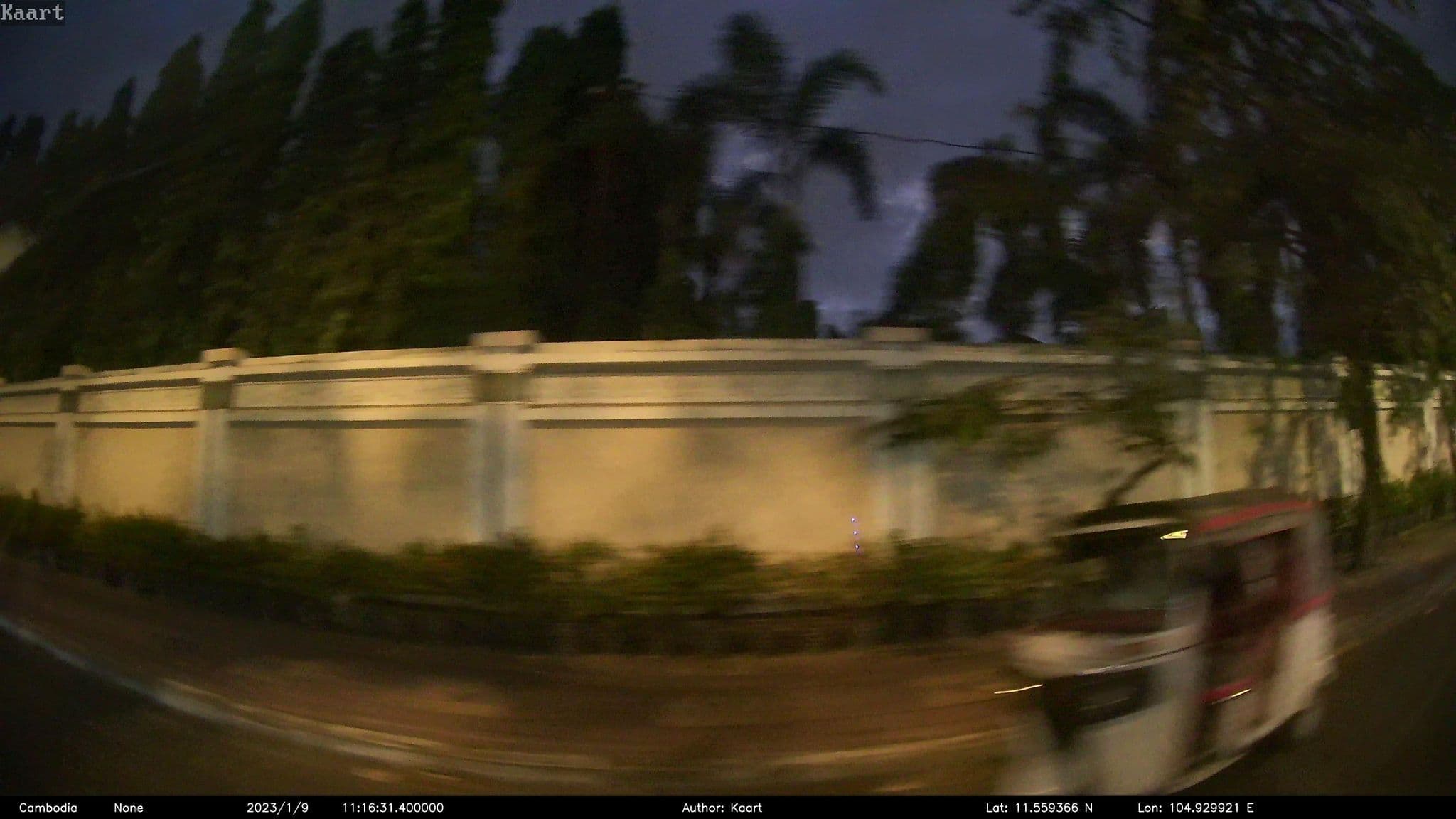 Street view near bed's Hotel, Phnom Penh — © kaart_2 (CC BY-SA · Mapillary)