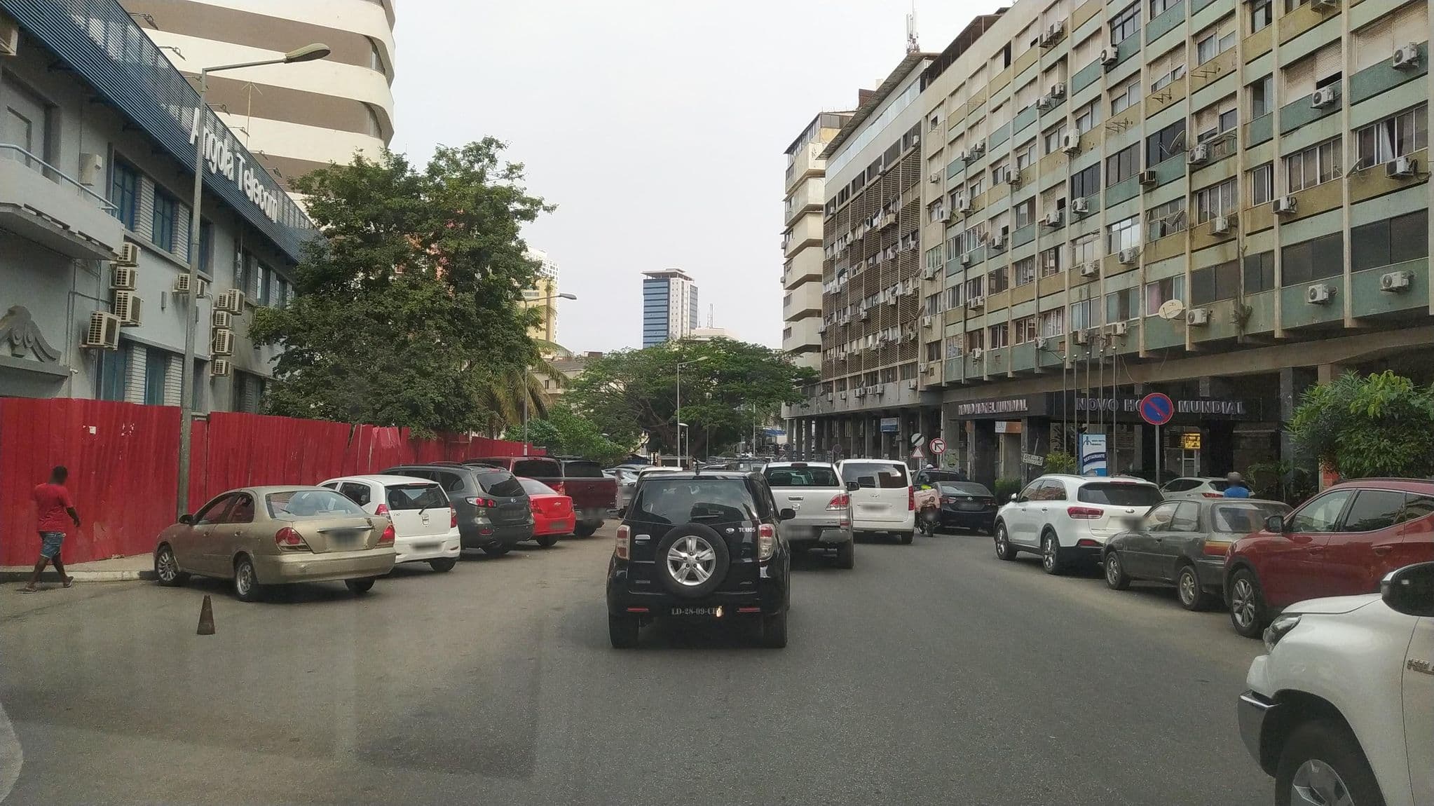 Street view near Hotel Mundial, Ingombota — © viatorsuperum (CC BY-SA · Mapillary)