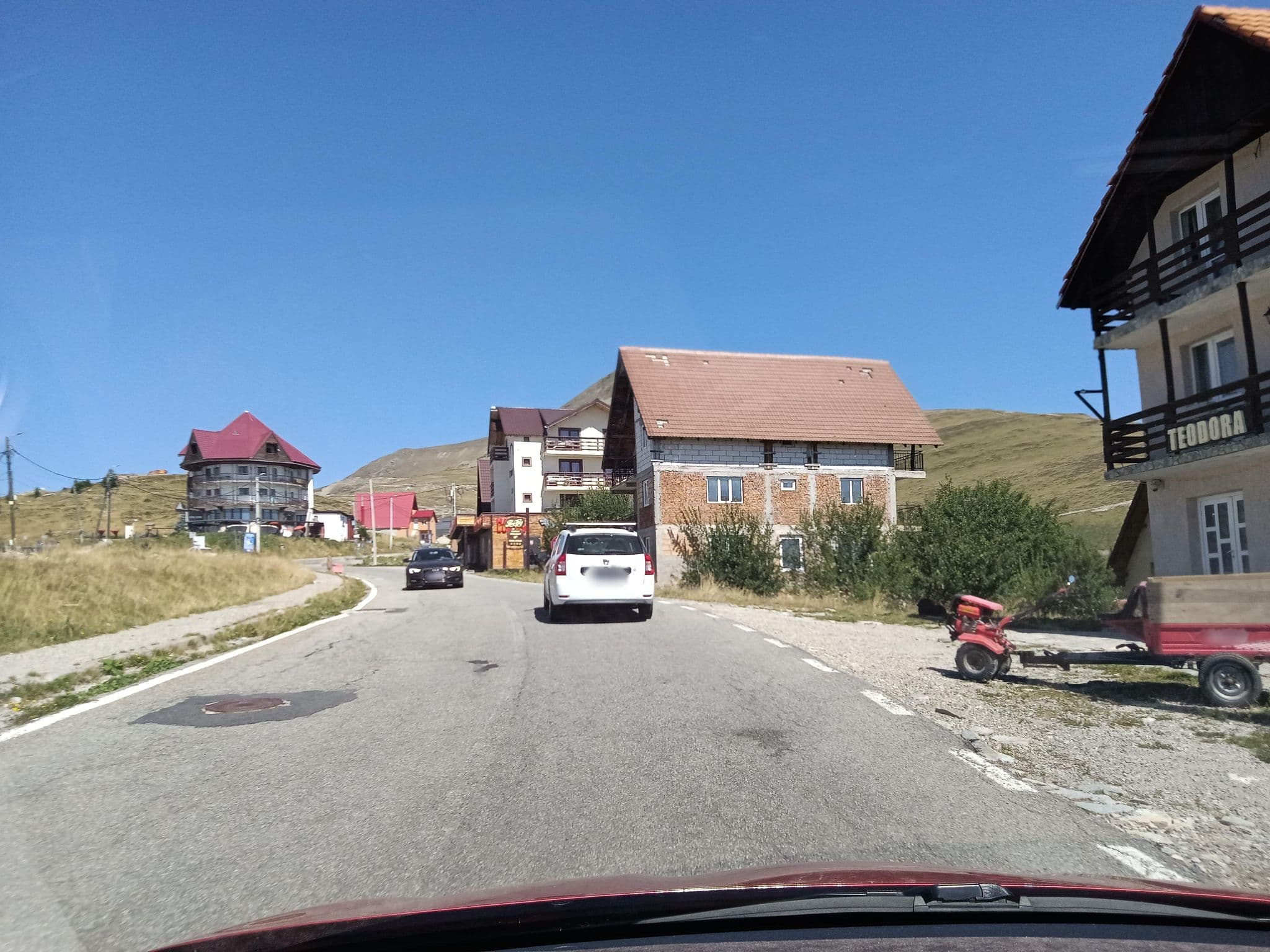 Street view near Pensiunea Brândușa, Polovragi — © nglf (CC BY-SA · Mapillary)