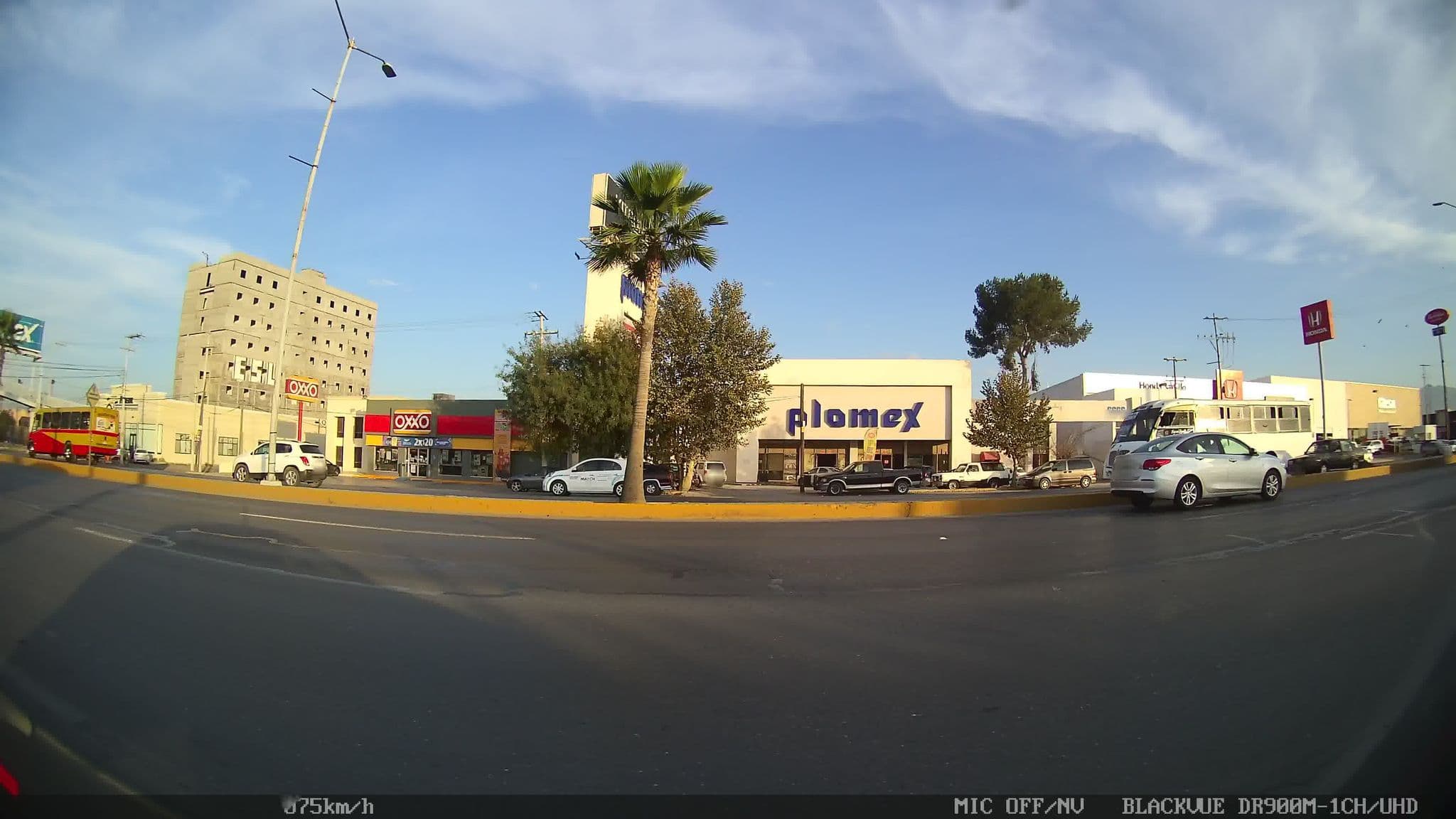 Street view near Hampton Inn by Hilton, Saltillo — © kaart_4 (CC BY-SA · Mapillary)
