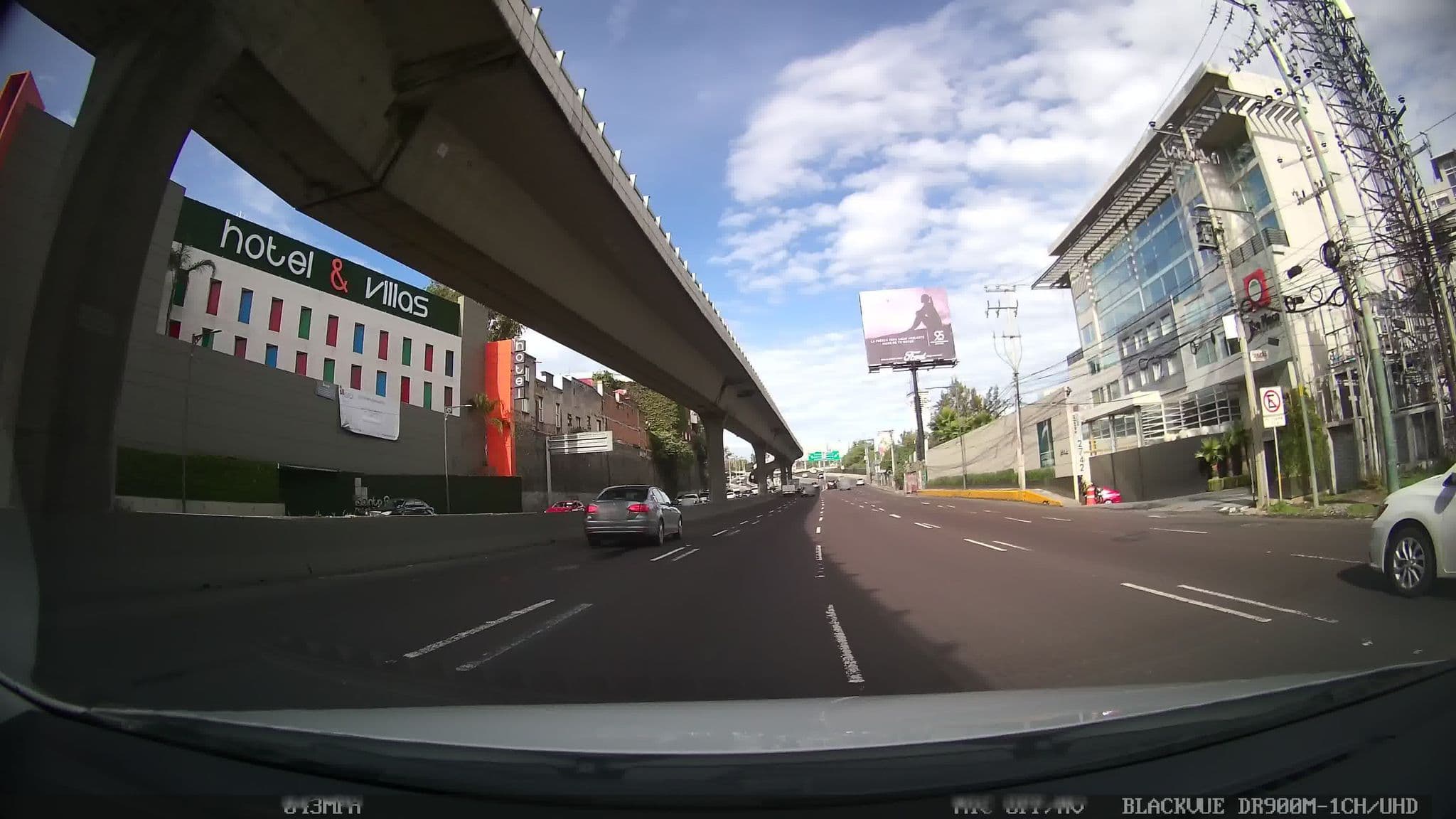 Street view near Hotel Santa Fe (Suites & Villas), Col. Bosques de las Lomas — © kaart_4 (CC BY-SA · Mapillary)