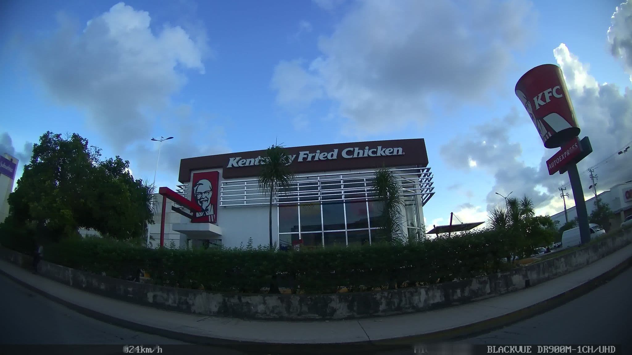 Street view near Operadora Exe, Cancún — © kaart_2 (CC BY-SA · Mapillary)