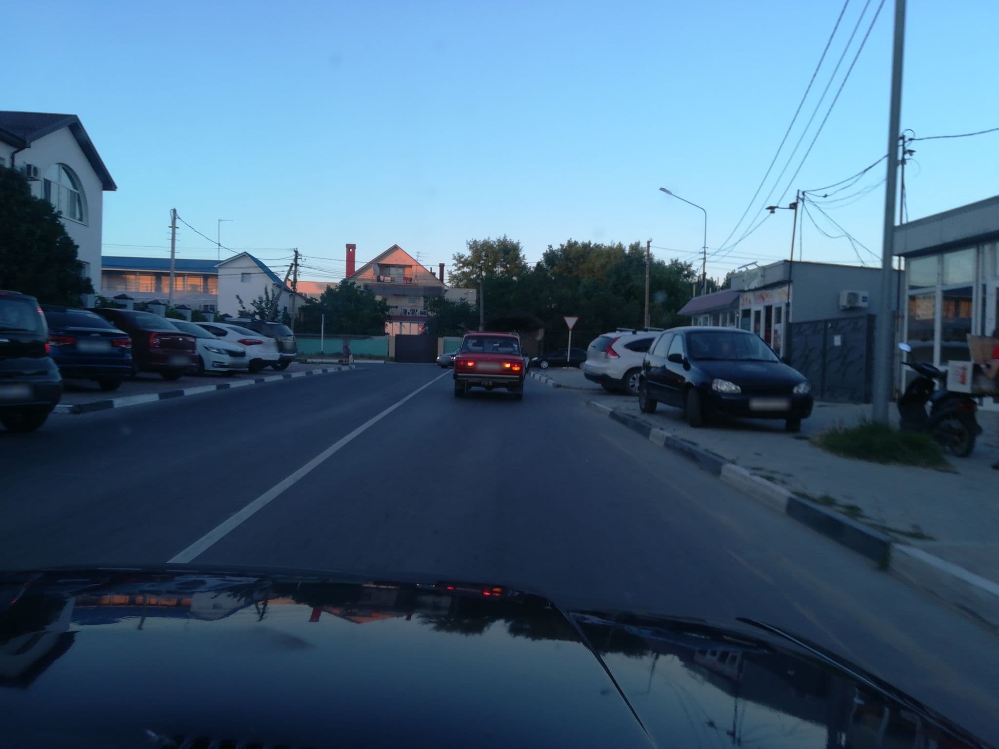 Street view near Старинный Таллин, Vityazevo — © juliashchelukhova (CC BY-SA · Mapillary)