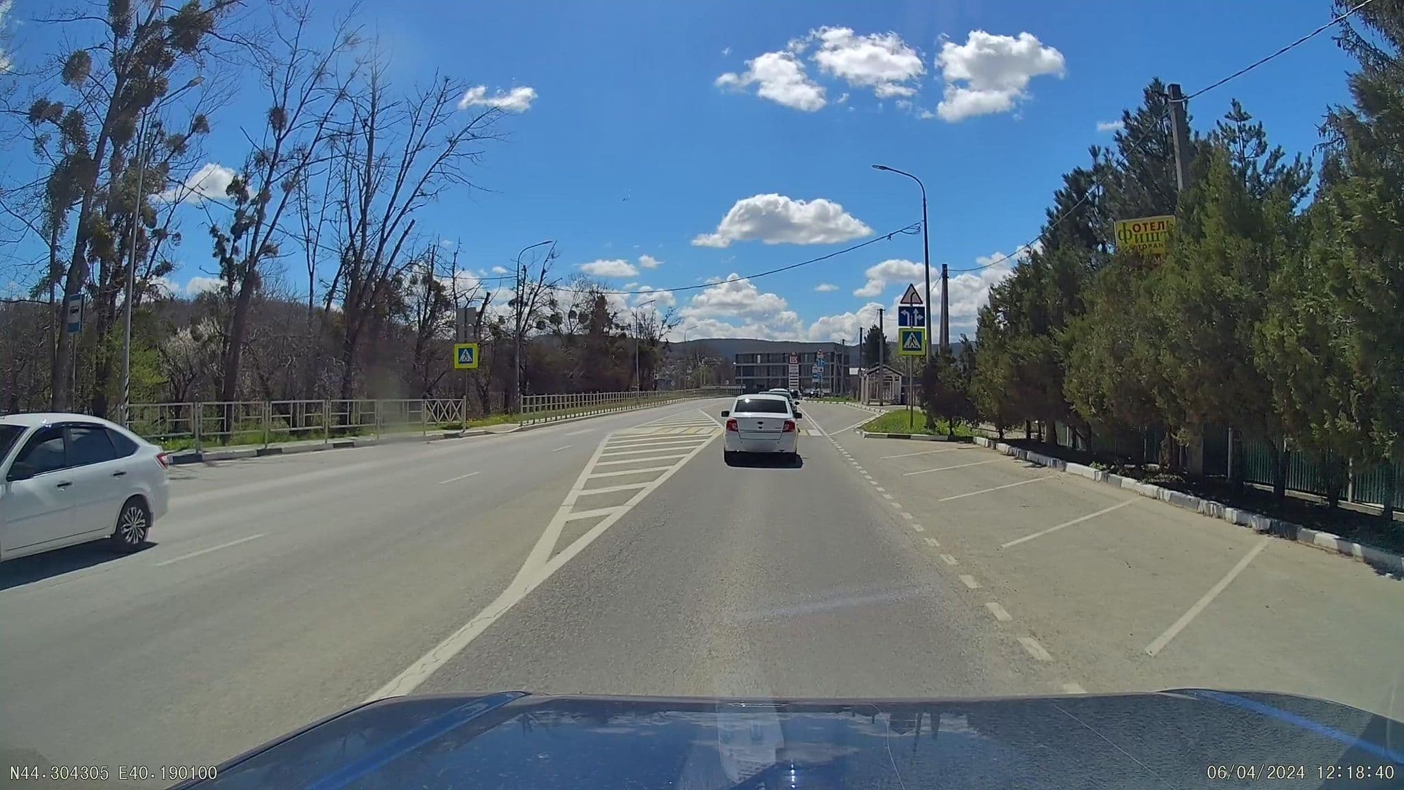 Street view near Отель Фишт, Kamennomostskiy — © azimuth (CC BY-SA · Mapillary)