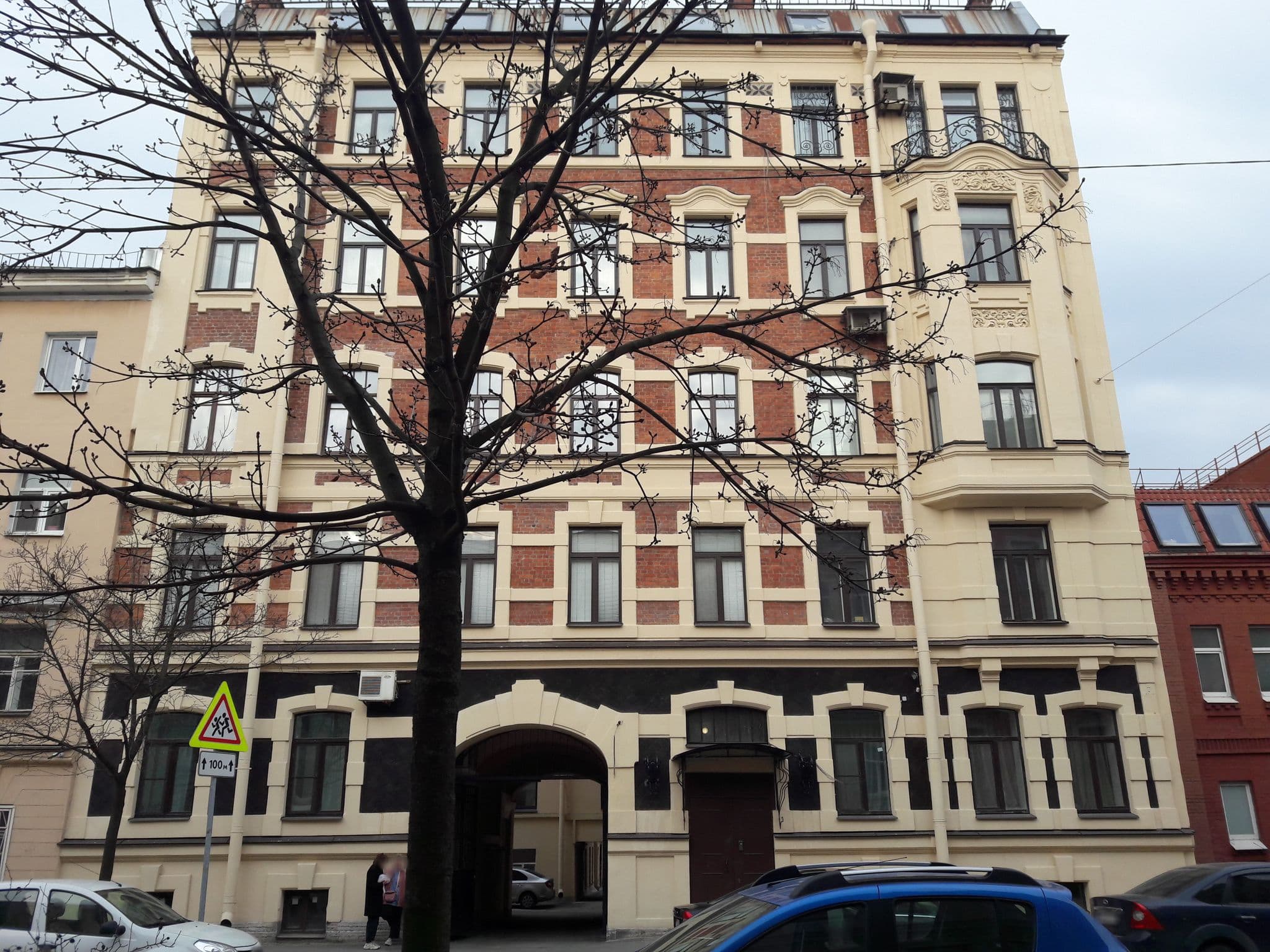 Street view near Чудо-отель, Admiralteisky — © antonkhorev (CC BY-SA · Mapillary)