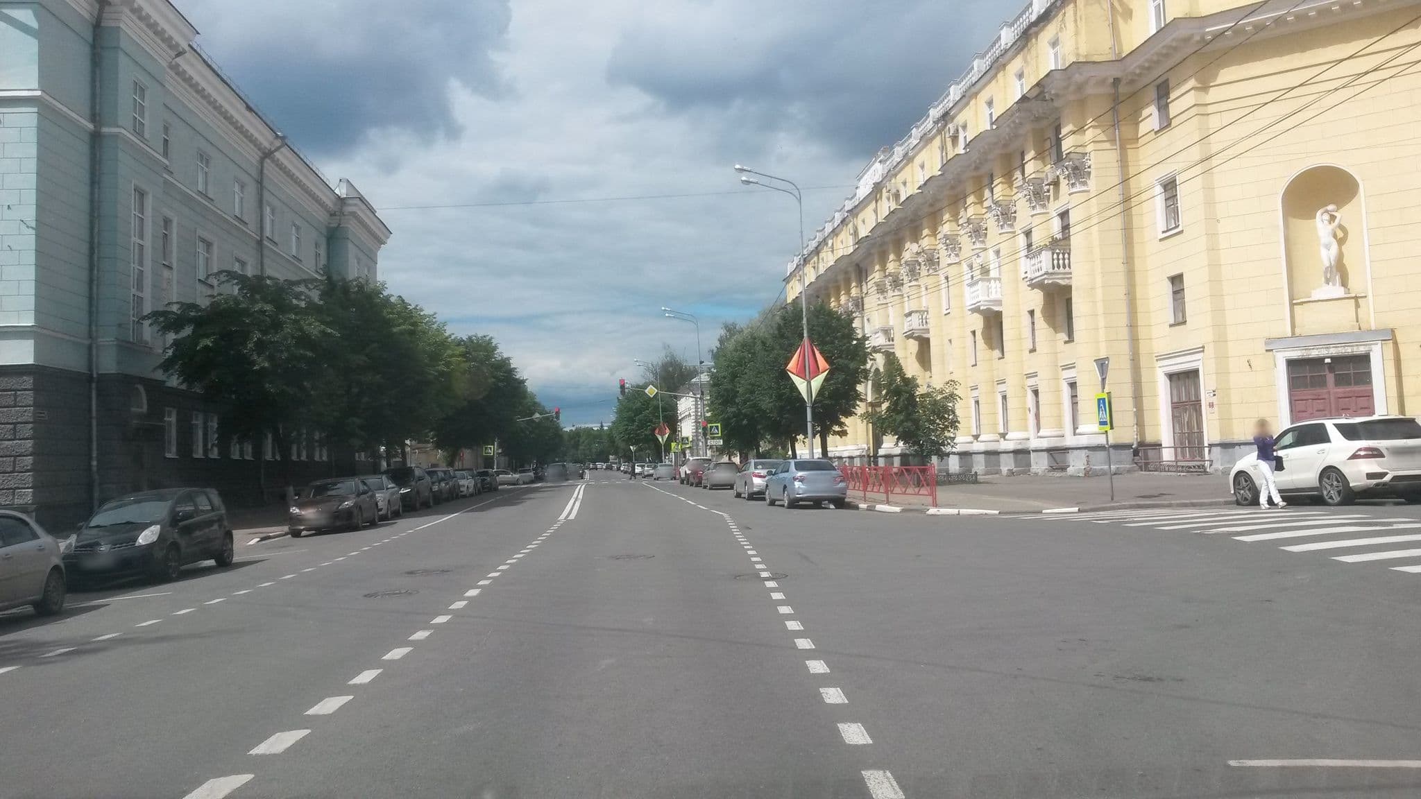 Street view near Бутик Отель княгини Ухтомской, Yaroslavl — © vikdd (CC BY-SA · Mapillary)