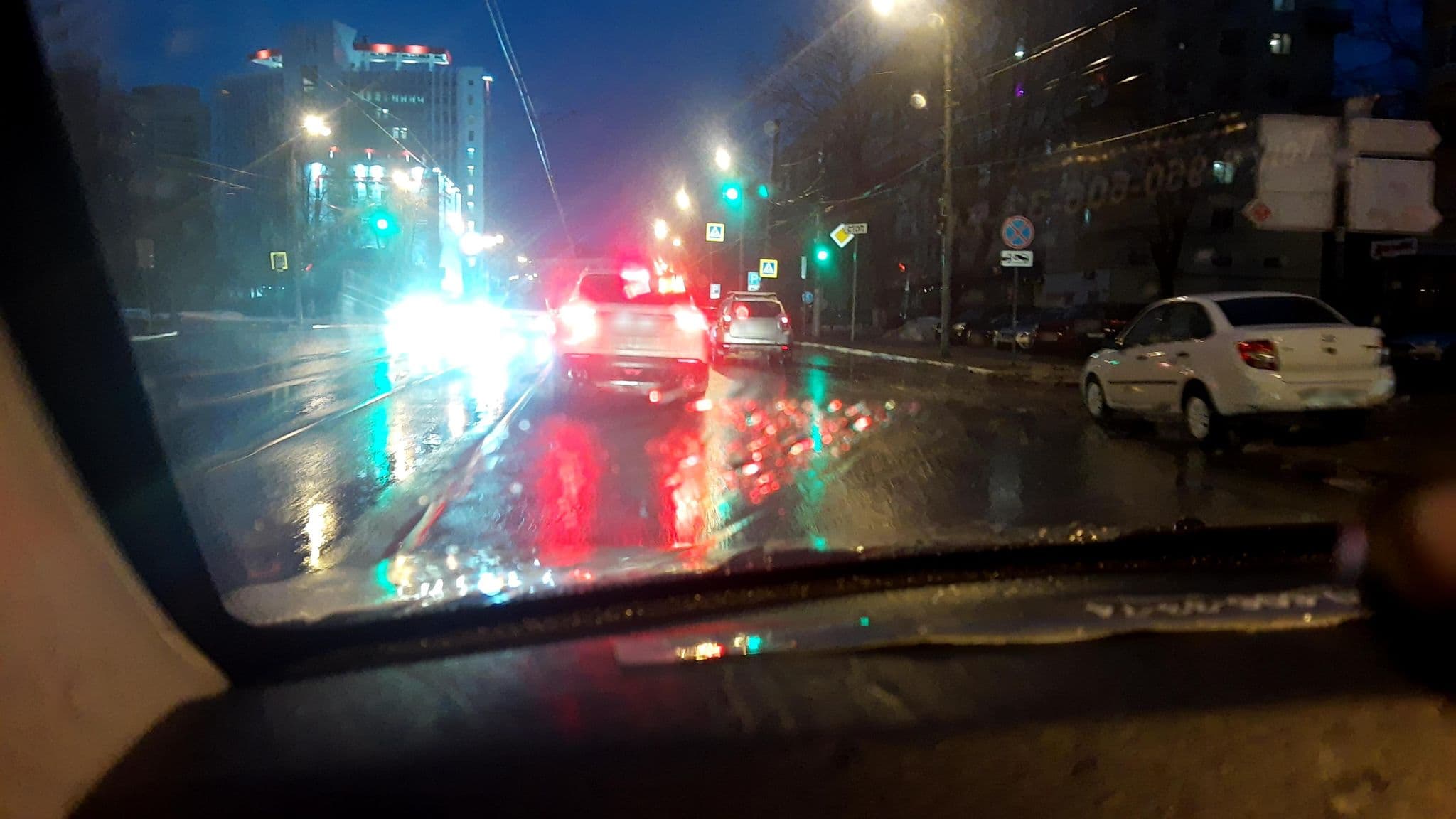 Street view near У Дарьи в НН, Nizhniy Novgorod — © phoneuploader (CC BY-SA · Mapillary)