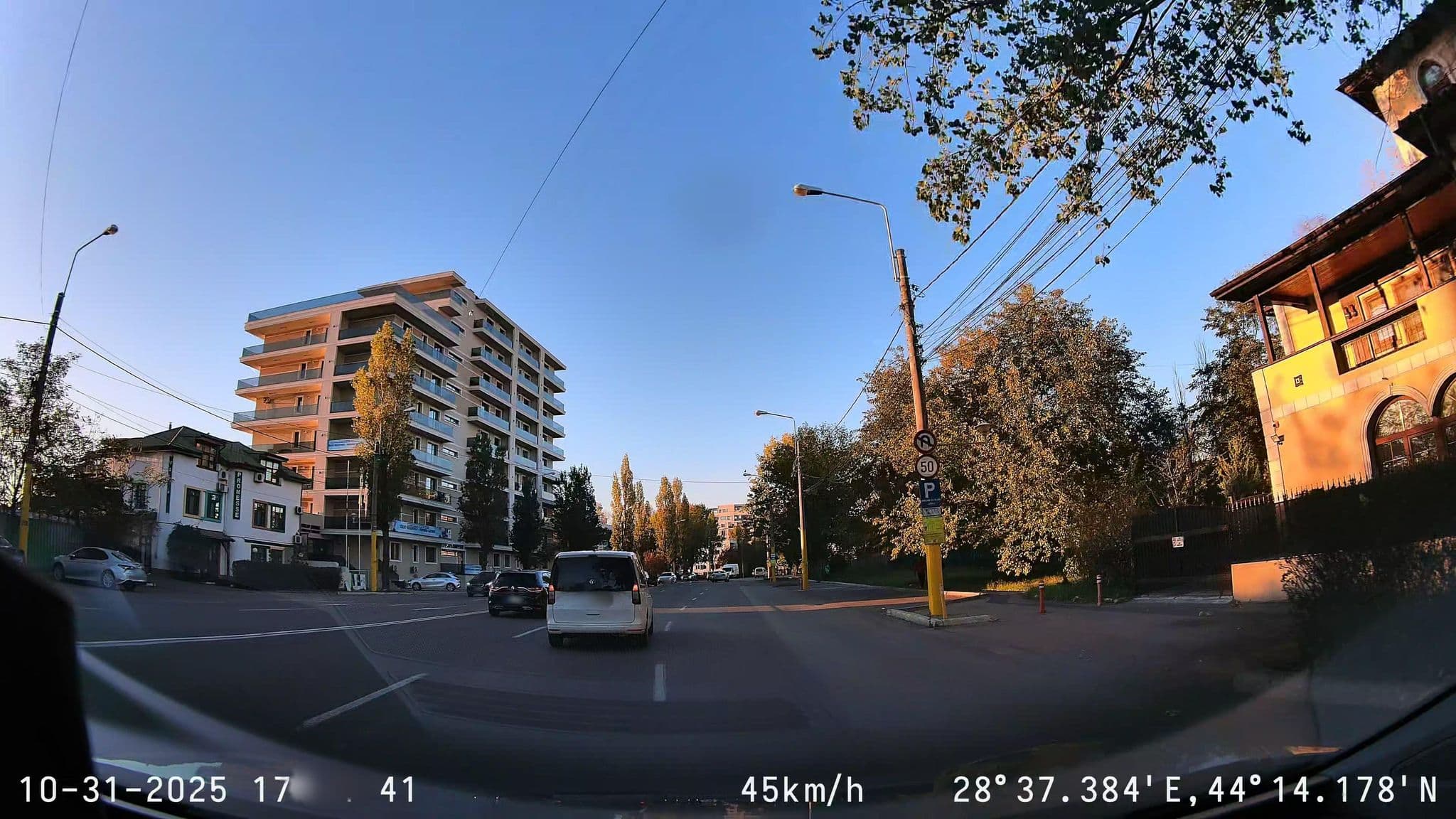 Street view near Vila Zoe, Palazu Mare — © edjone (CC BY-SA · Mapillary)