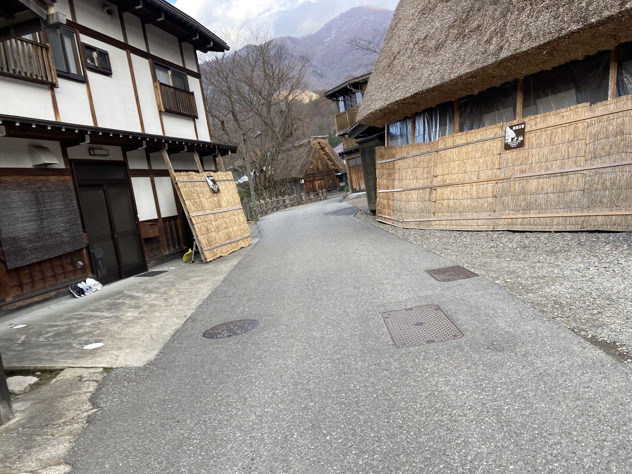 Street view near Minshuku Gasho Zukuri Shirakawago Village, Hida — © 24kawa (CC BY-SA · Mapillary)