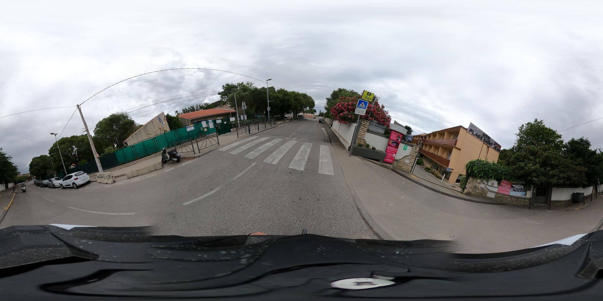 Street view near Hôtel Plage Saint Jean, La Ciotat — © simon_geovelo (CC BY-SA · Mapillary)