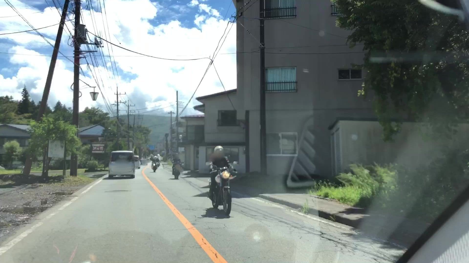 Street view near 湖林館, Oshino — © lvl5 (CC BY-SA · Mapillary)