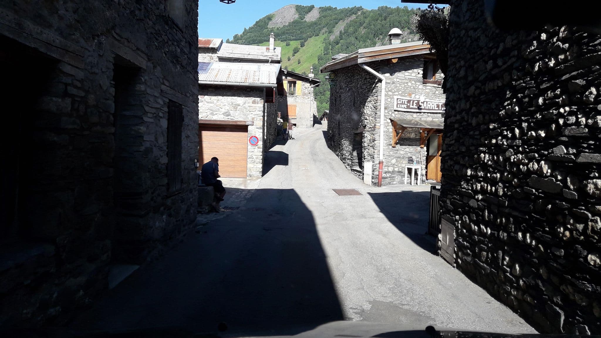 Street view near Le Sarret, Mont-de-Lans — © eric_s (CC BY-SA · Mapillary)