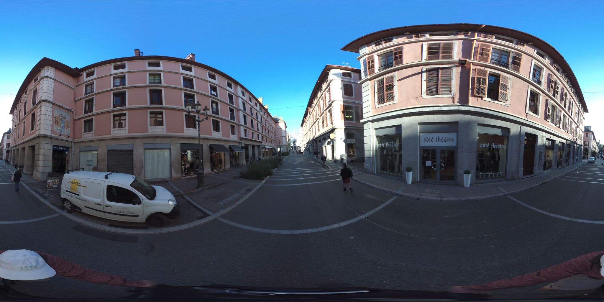 Street view near Hôtel des Princes, Chambéry — © geovelo (CC BY-SA · Mapillary)