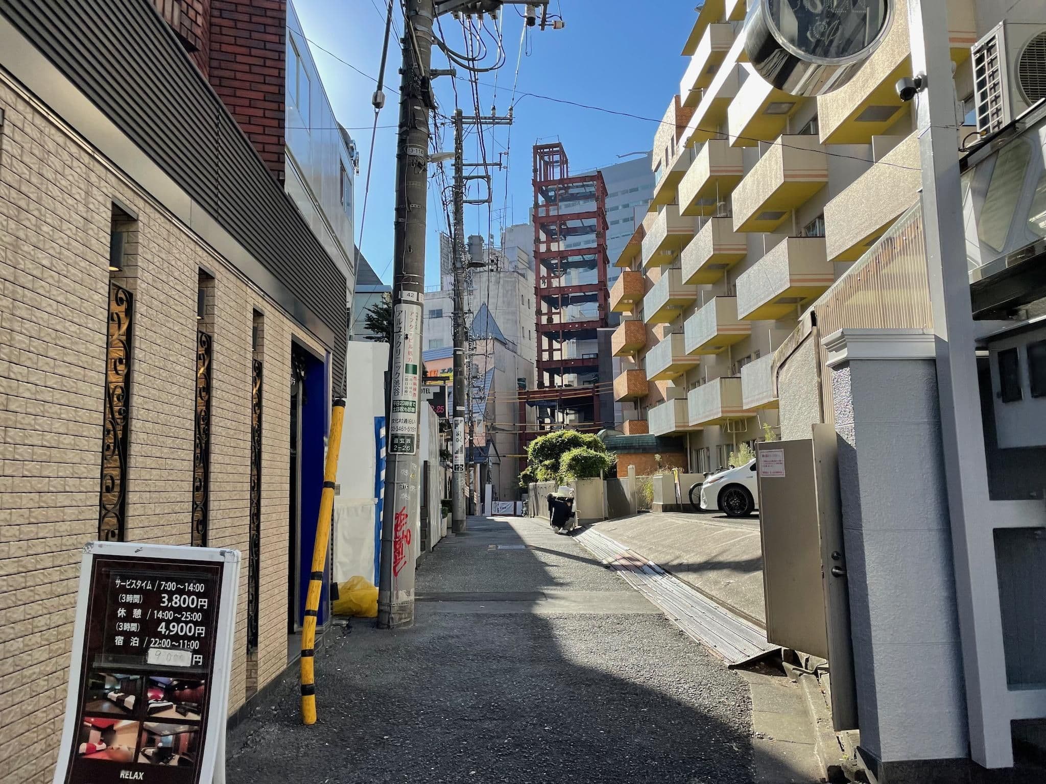 Street view near Hotel Cassandra, Sakuragaokachō — © musashino5 (CC BY-SA · Mapillary)