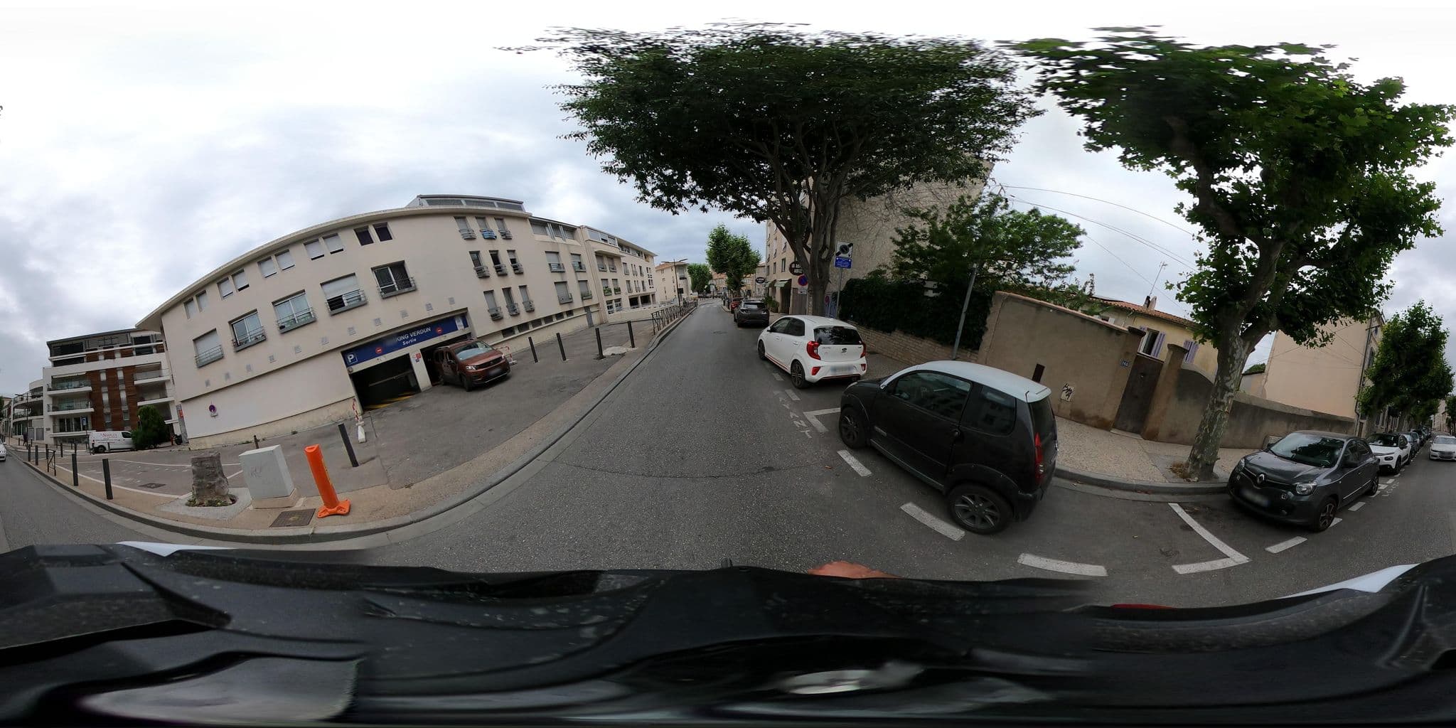 Street view near Les Lavandes, La Ciotat — © simon_geovelo (CC BY-SA · Mapillary)