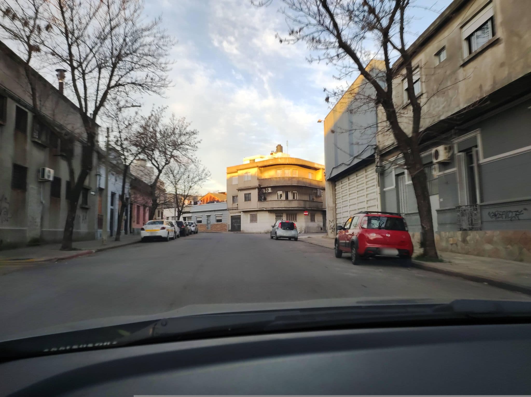 Street view near Viña del Mar, Montevideo — © sirgabouy (CC BY-SA · Mapillary)