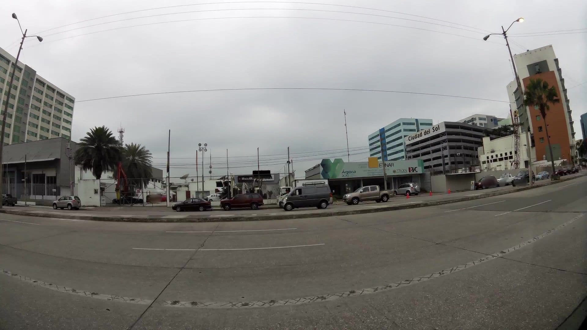 Street view near Tryp by Wyndham, Guayaquil — © kaartcam (CC BY-SA · Mapillary)