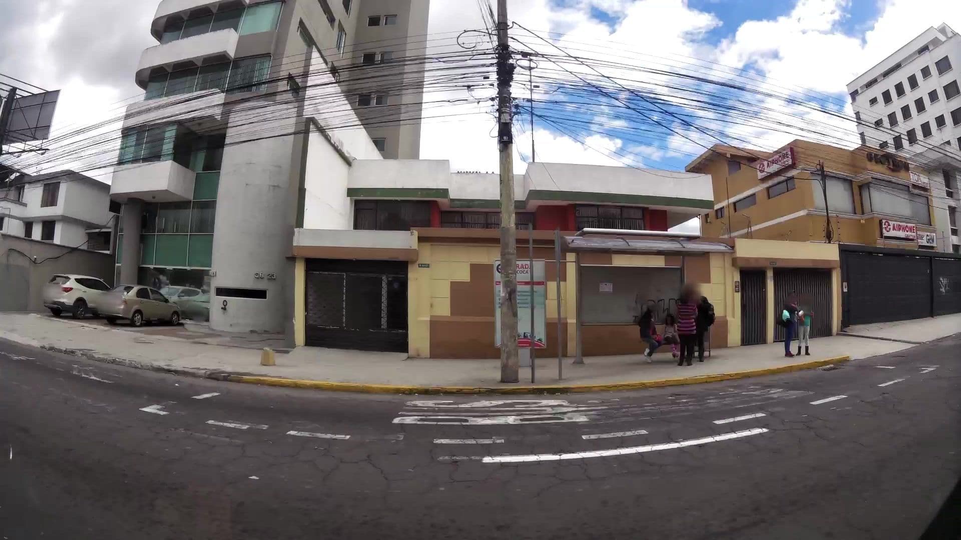 Street view near Hotel Sandmelis, Quito — © kaartcam (CC BY-SA · Mapillary)
