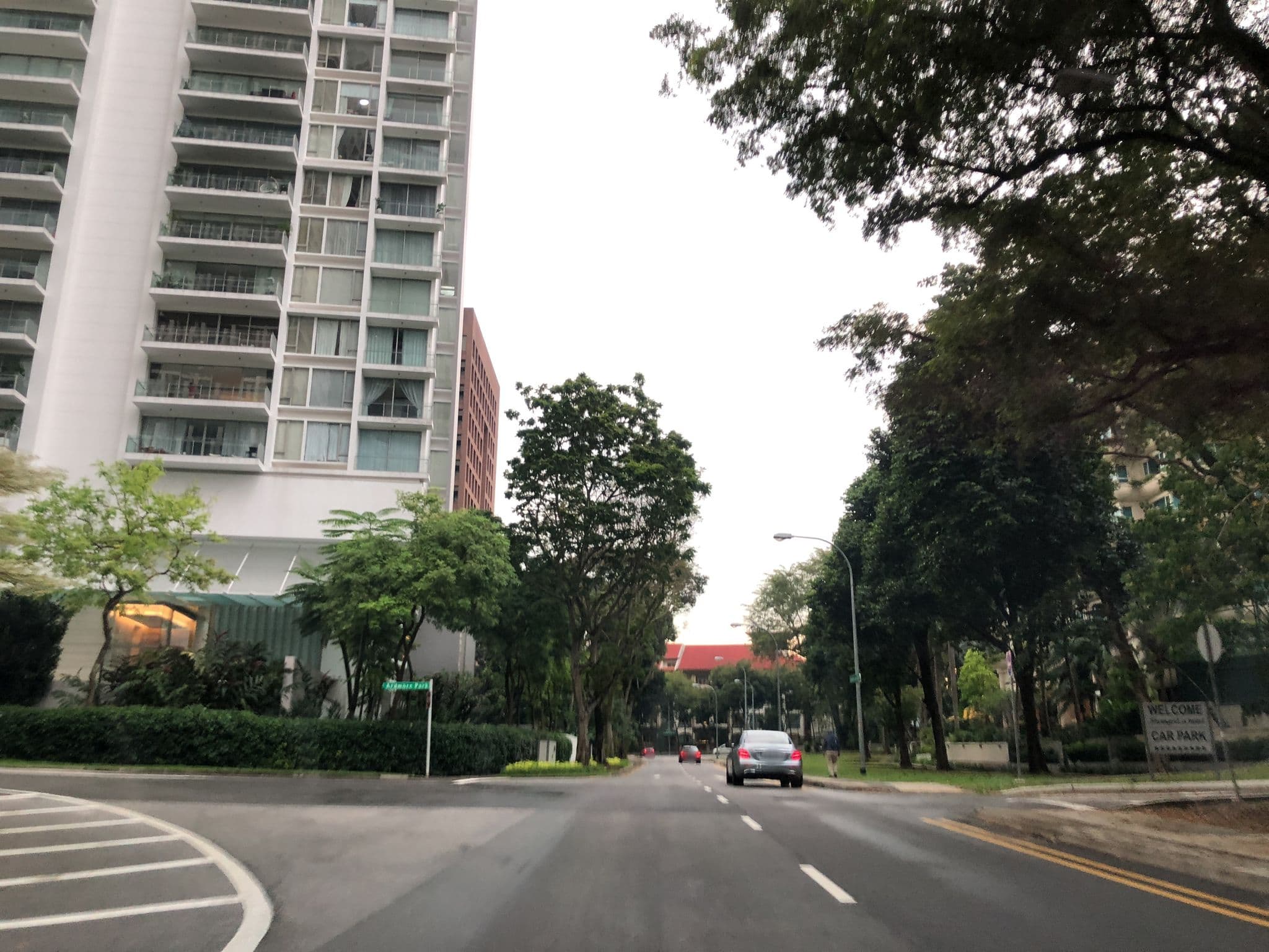 Street view near Shangri-la White Azelea, One Tree Hill — © whywhyd (CC BY-SA · Mapillary)