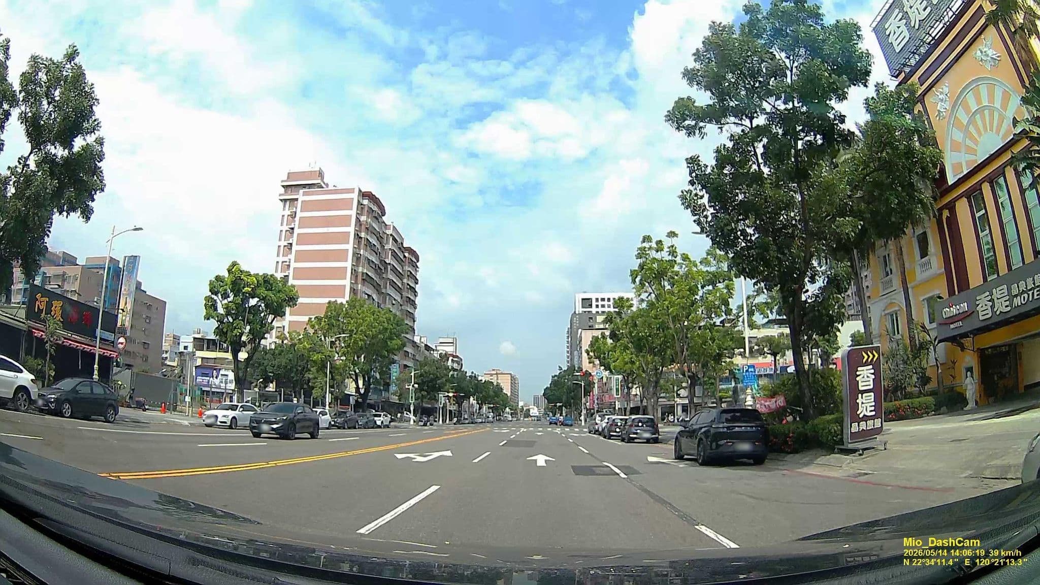 Street view near 花園四季汽車旅館, Fengshan — © hcyen (CC BY-SA · Mapillary)