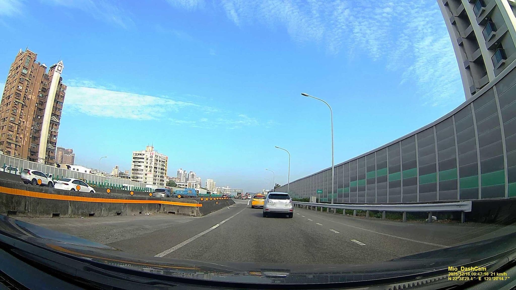 Street view near 鴻華賓館, Fengshan — © hcyen (CC BY-SA · Mapillary)