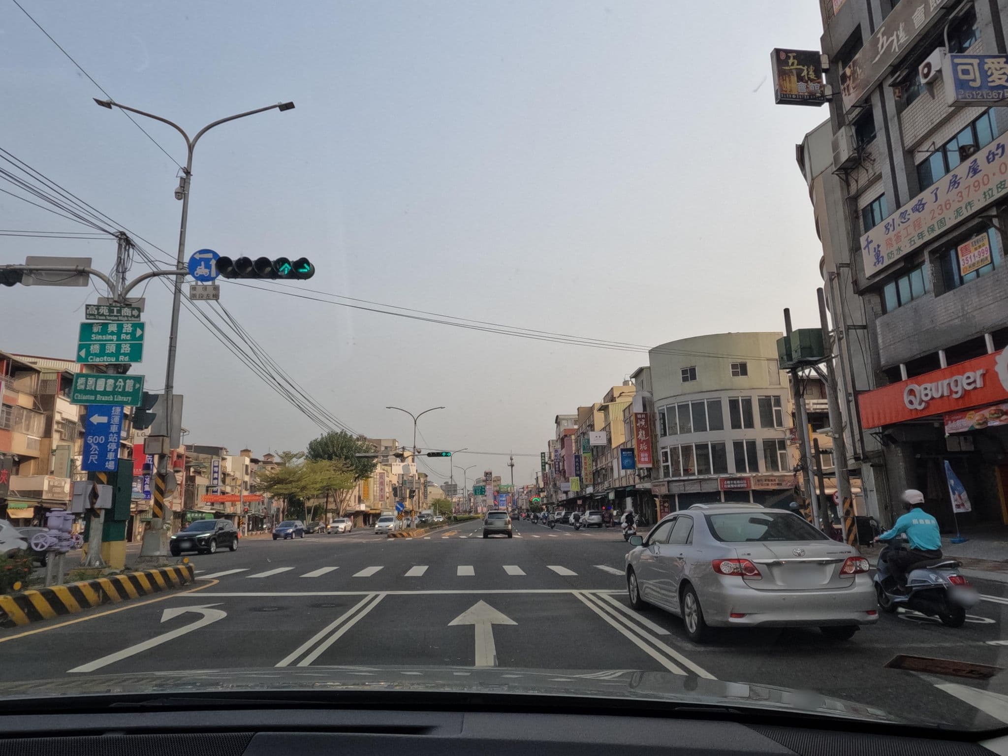 Street view near 代迪飯店, Fengshan — © littlebtc (CC BY-SA · Mapillary)