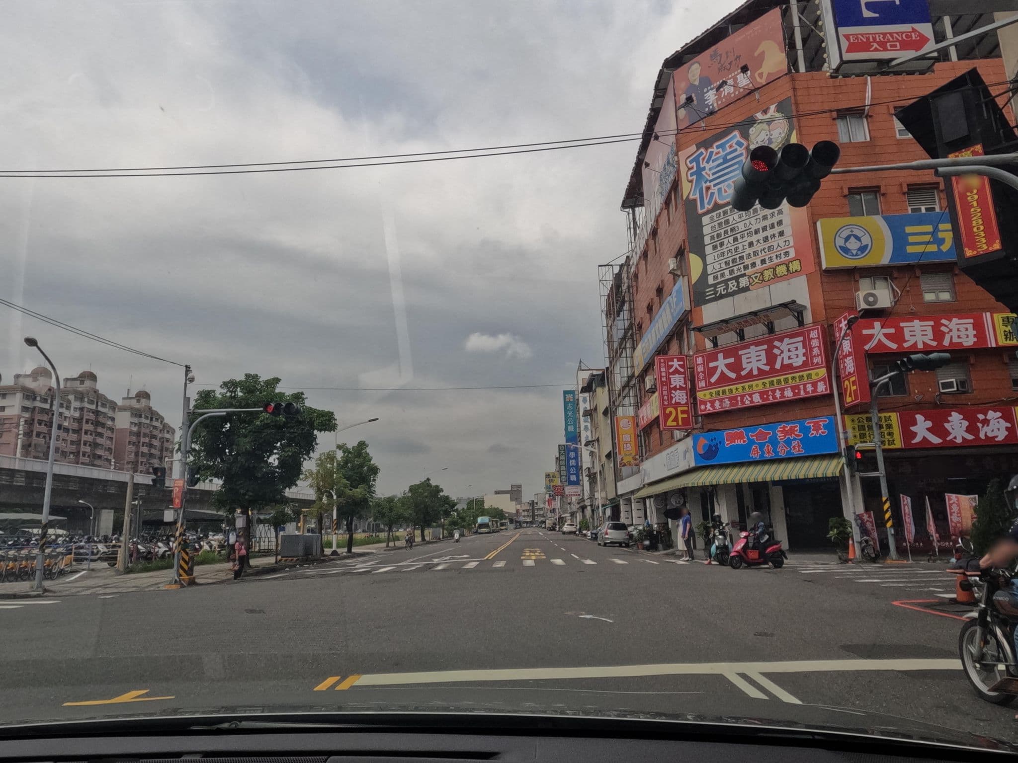 Street view near 鑽石大旅社, Fengshan — © littlebtc (CC BY-SA · Mapillary)