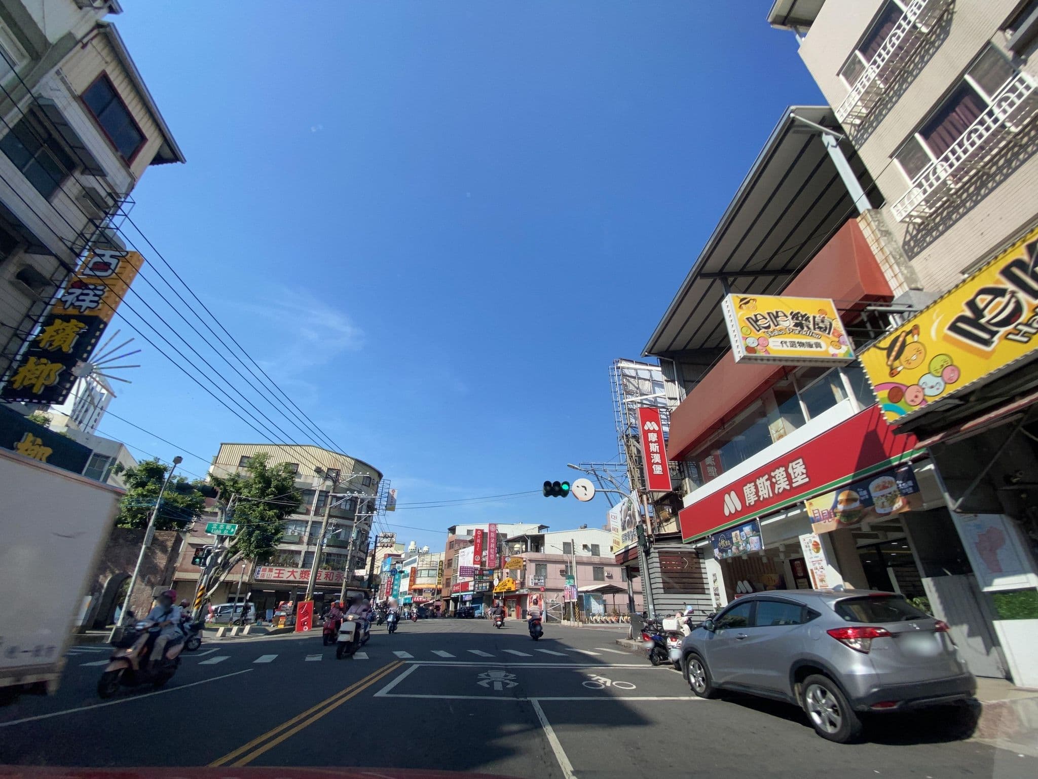 Street view near 高興大旅社, Fengshan — © irvinfly (CC BY-SA · Mapillary)