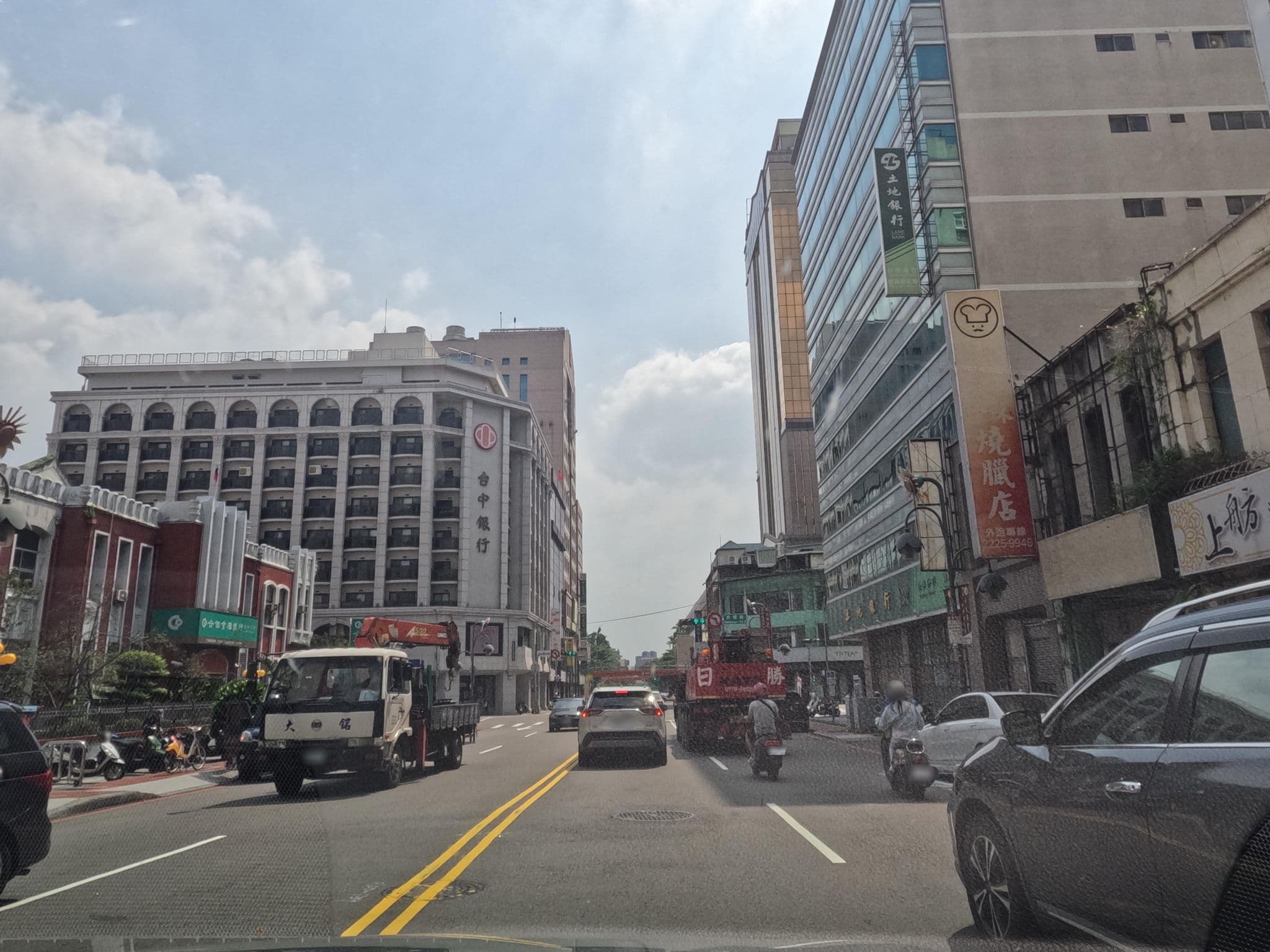 Street view near 巢 旅宿Su Taichung Hostel, Taichung — © littlebtc (CC BY-SA · Mapillary)