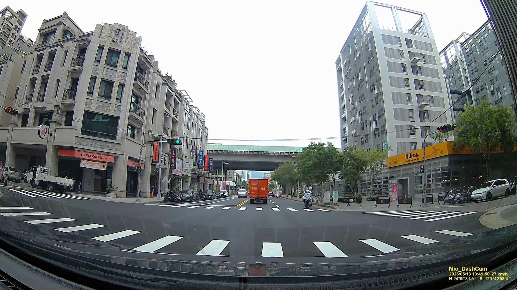 Street view near 賀緹酒店 Heti Hotel, Taichung — © hcyen (CC BY-SA · Mapillary)