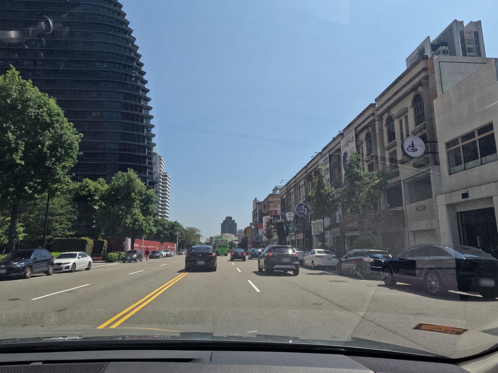 Street view near 國際廳 International Hall, Taichung — © littlebtc (CC BY-SA · Mapillary)