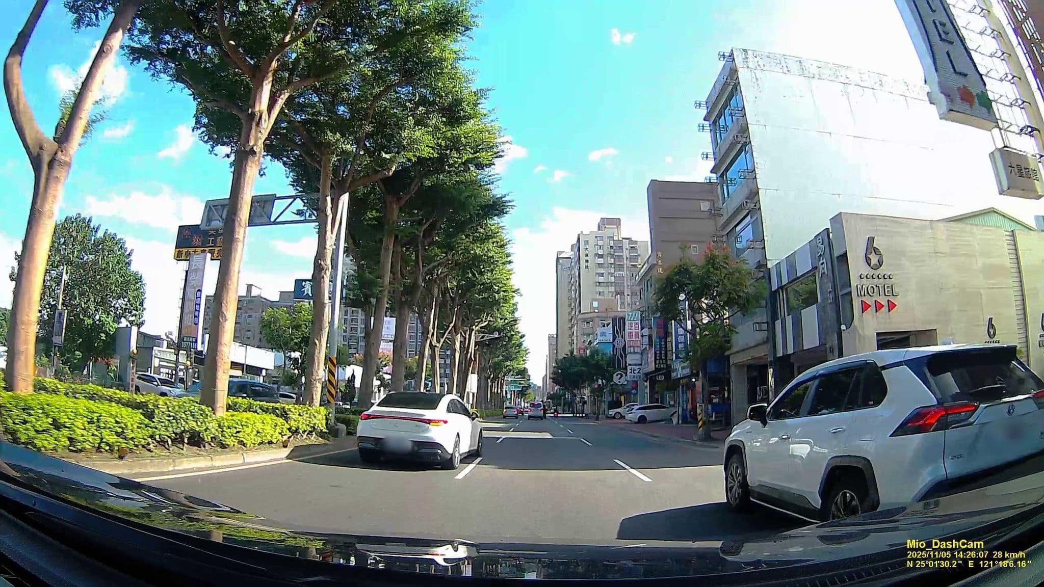 Street view near 6 Star Motel, Taoyuan — © hcyen (CC BY-SA · Mapillary)