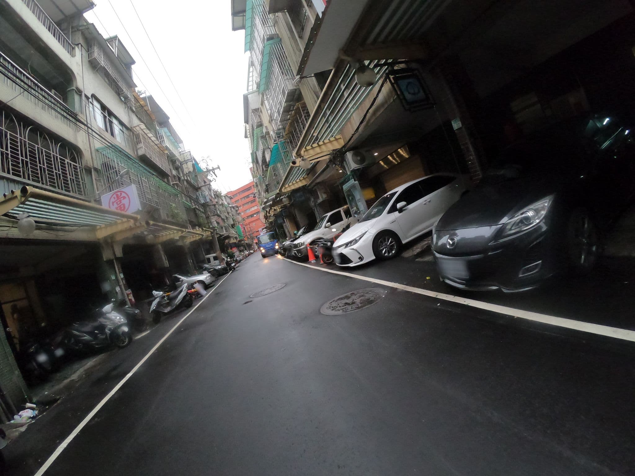 Street view near Lion Hotel, Banqiao — © heretpe2019 (CC BY-SA · Mapillary)