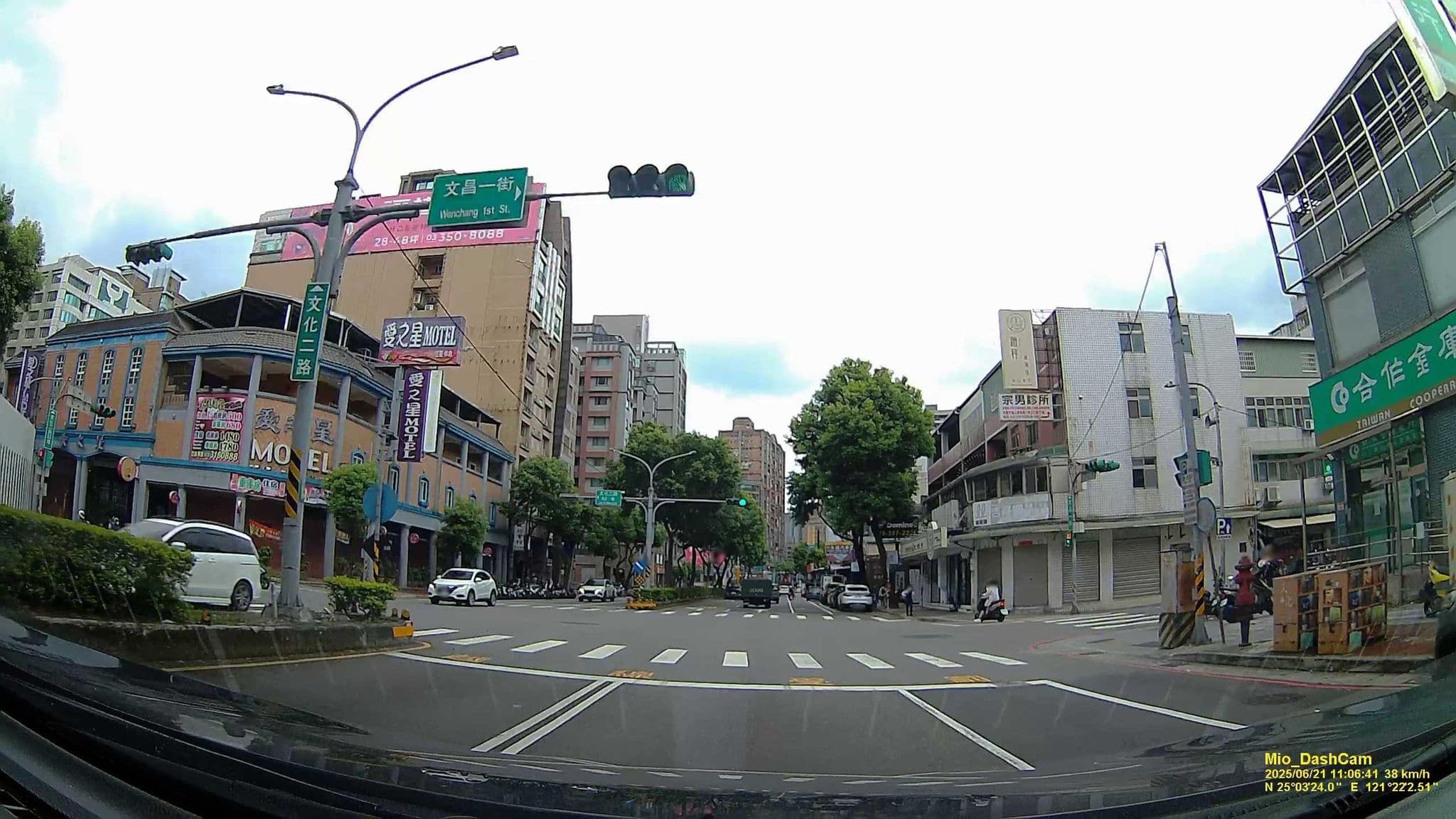 Street view near 松鶴汽車旅館, New Taipei City — © hcyen (CC BY-SA · Mapillary)