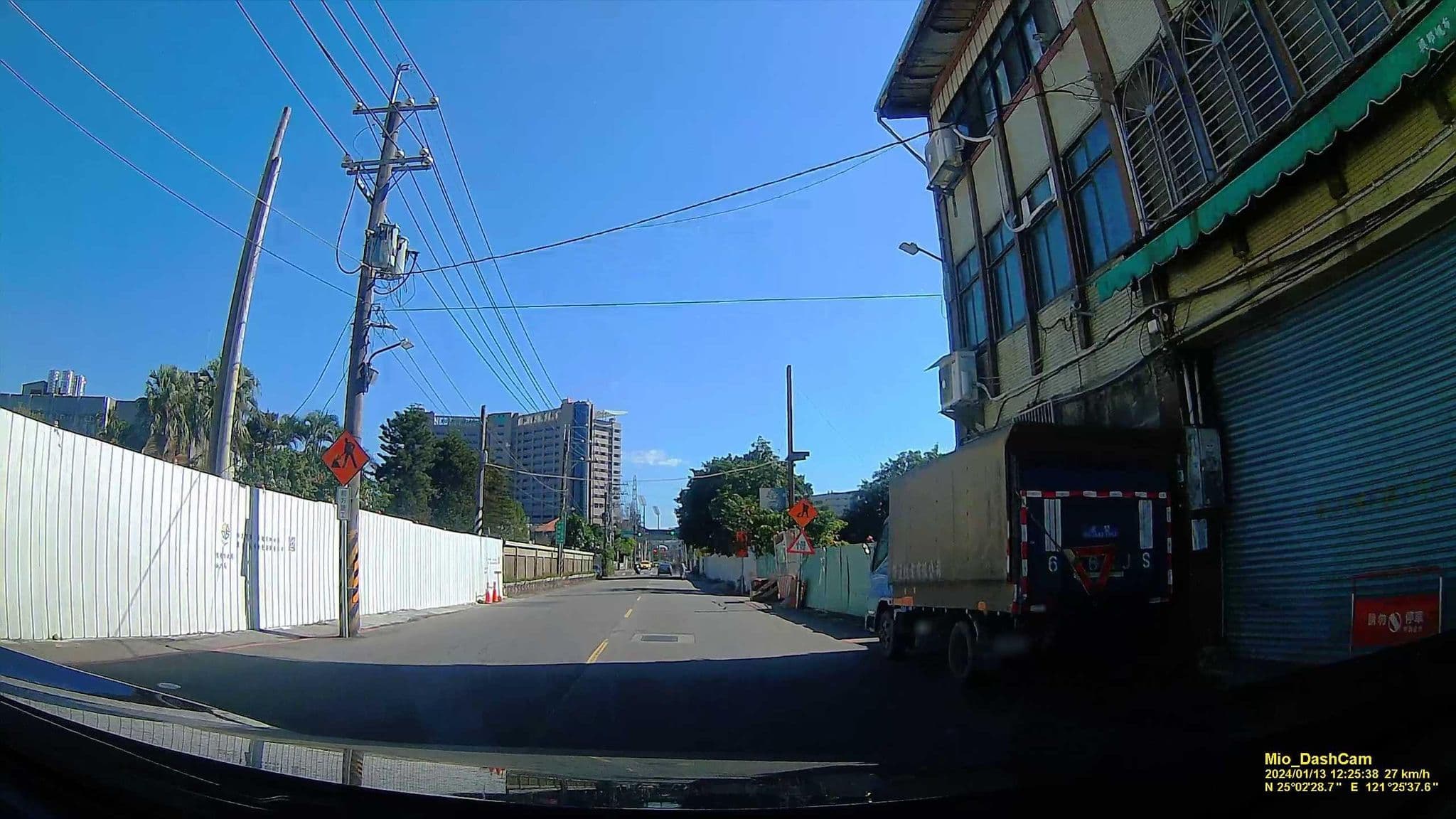 Street view near 春之戀精品汽車旅館, New Taipei City — © hcyen (CC BY-SA · Mapillary)