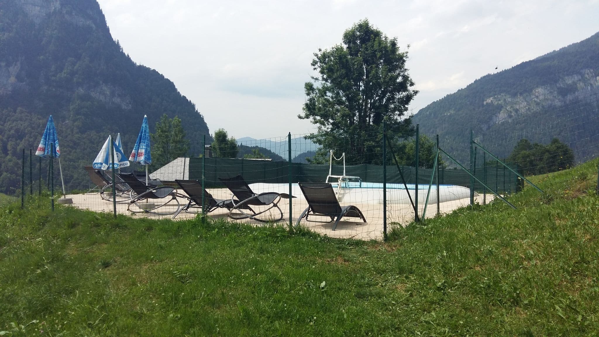 Street view near Le Salvagny, Samoëns — © overflorian (CC BY-SA · Mapillary)