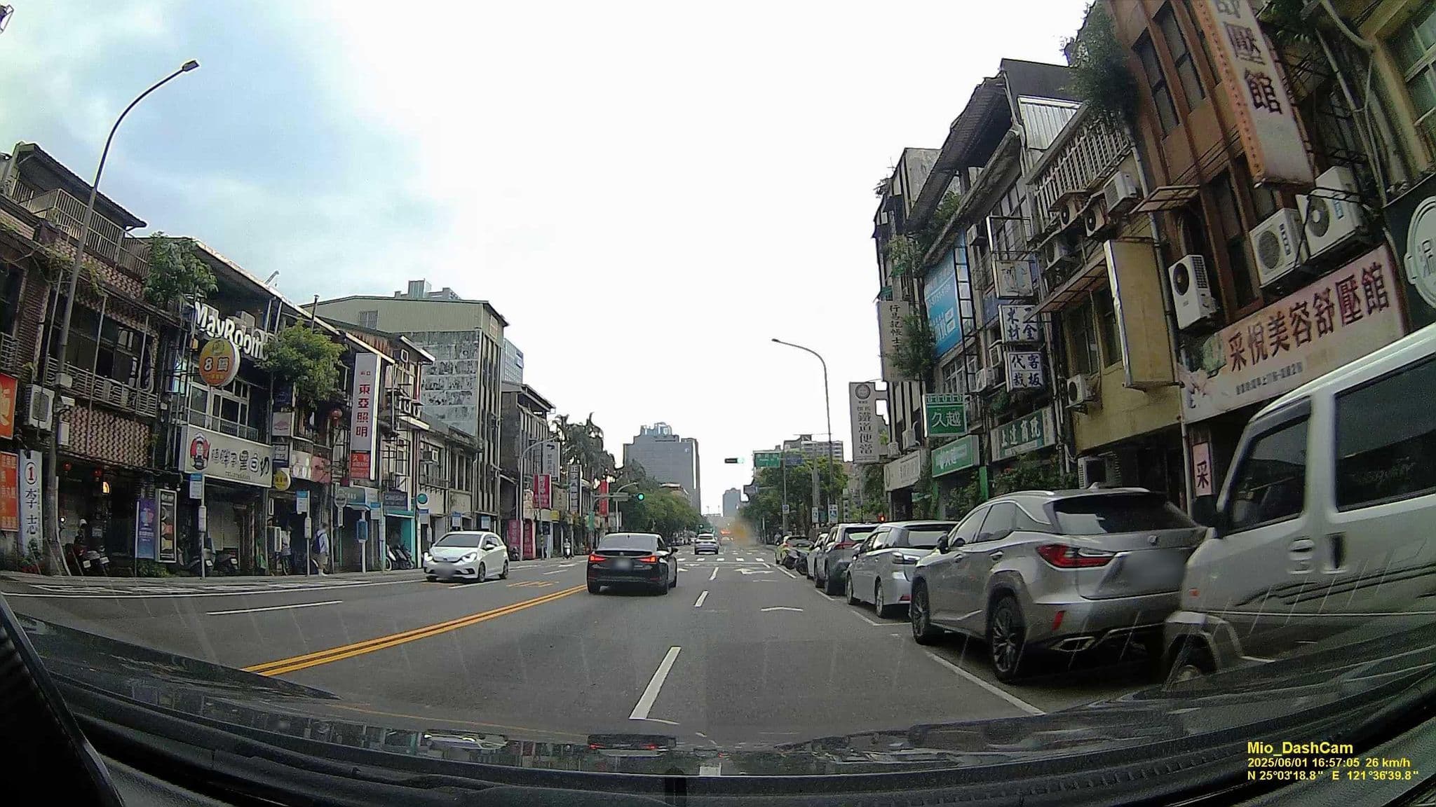 Street view near 香港大旅社, Neihu — © hcyen (CC BY-SA · Mapillary)