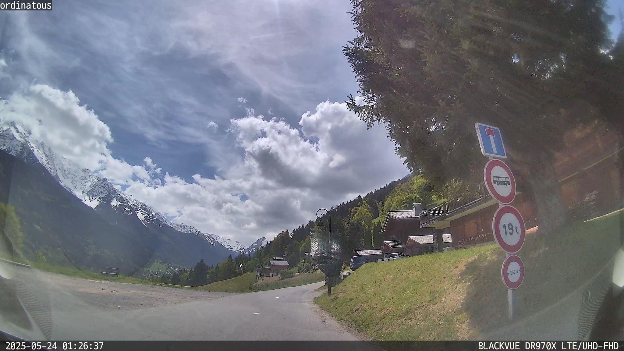 Street view near Le Télémark, Les Contamines-Montjoie — © ordinatous (CC BY-SA · Mapillary)