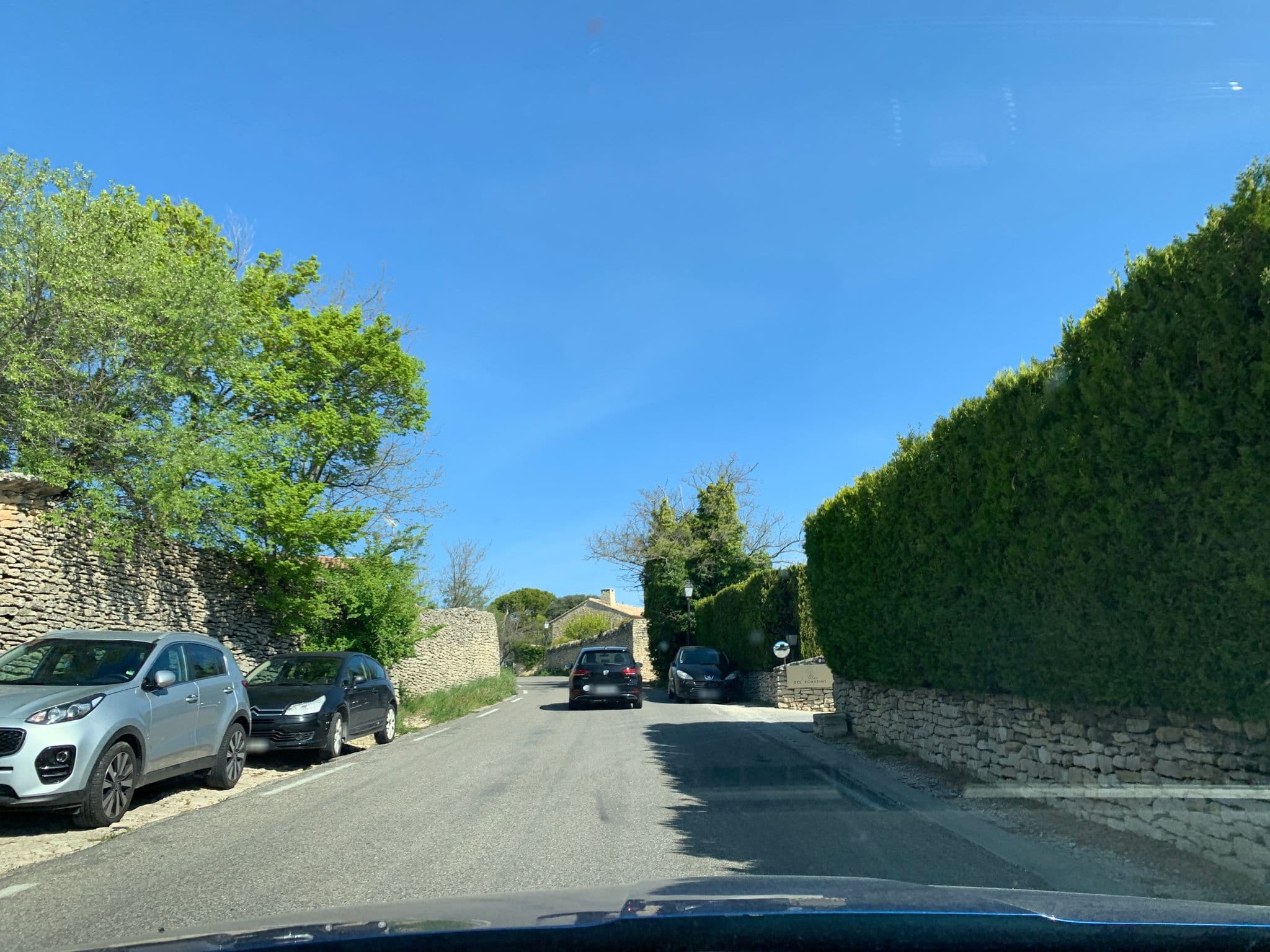 Street view near Le Mas des Romarins, Gordes — © multimaze (CC BY-SA · Mapillary)