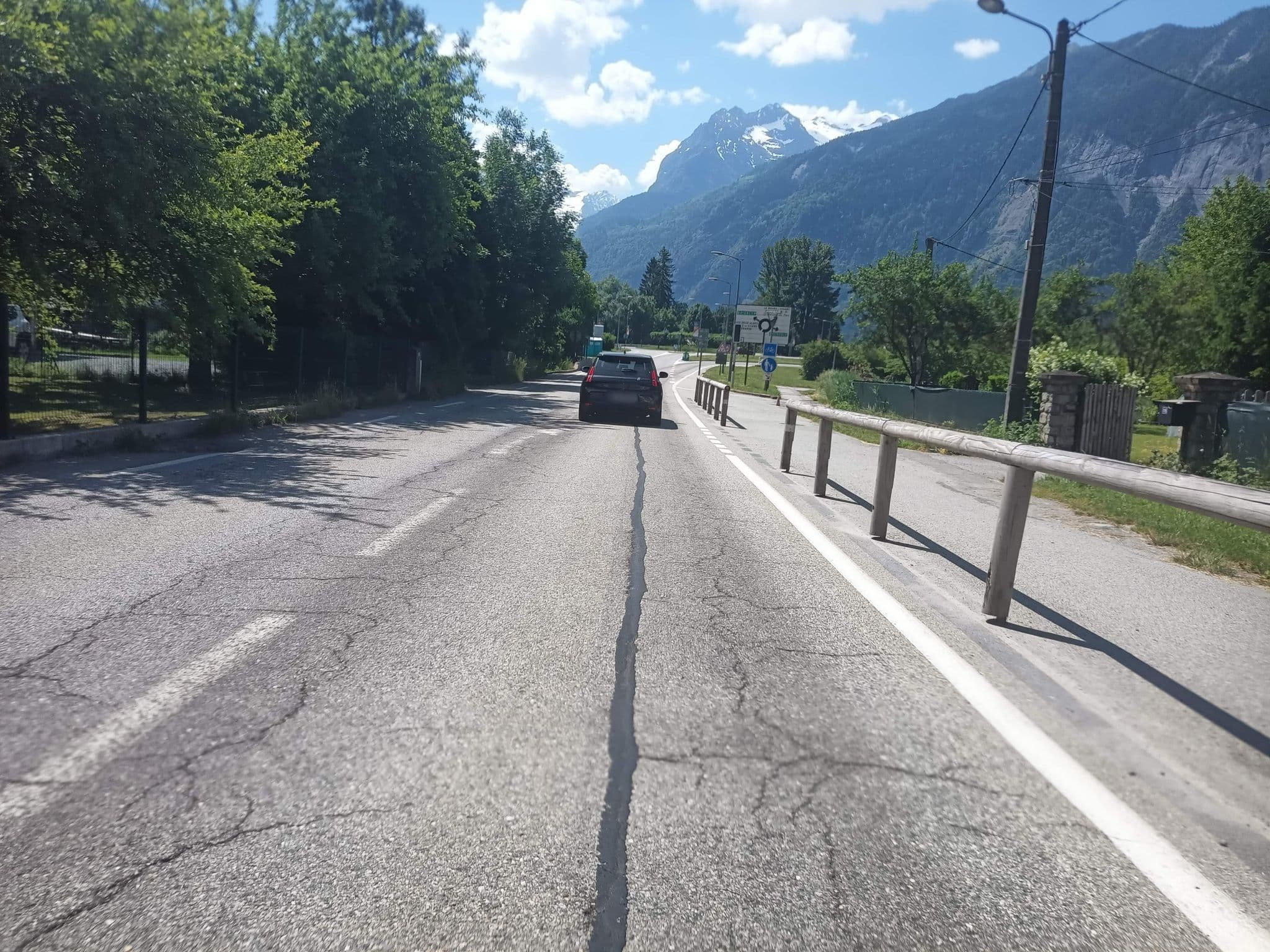 Street view near Camping La Piscine, Le Bourg-d'Oisans — © connermacleod69 (CC BY-SA · Mapillary)