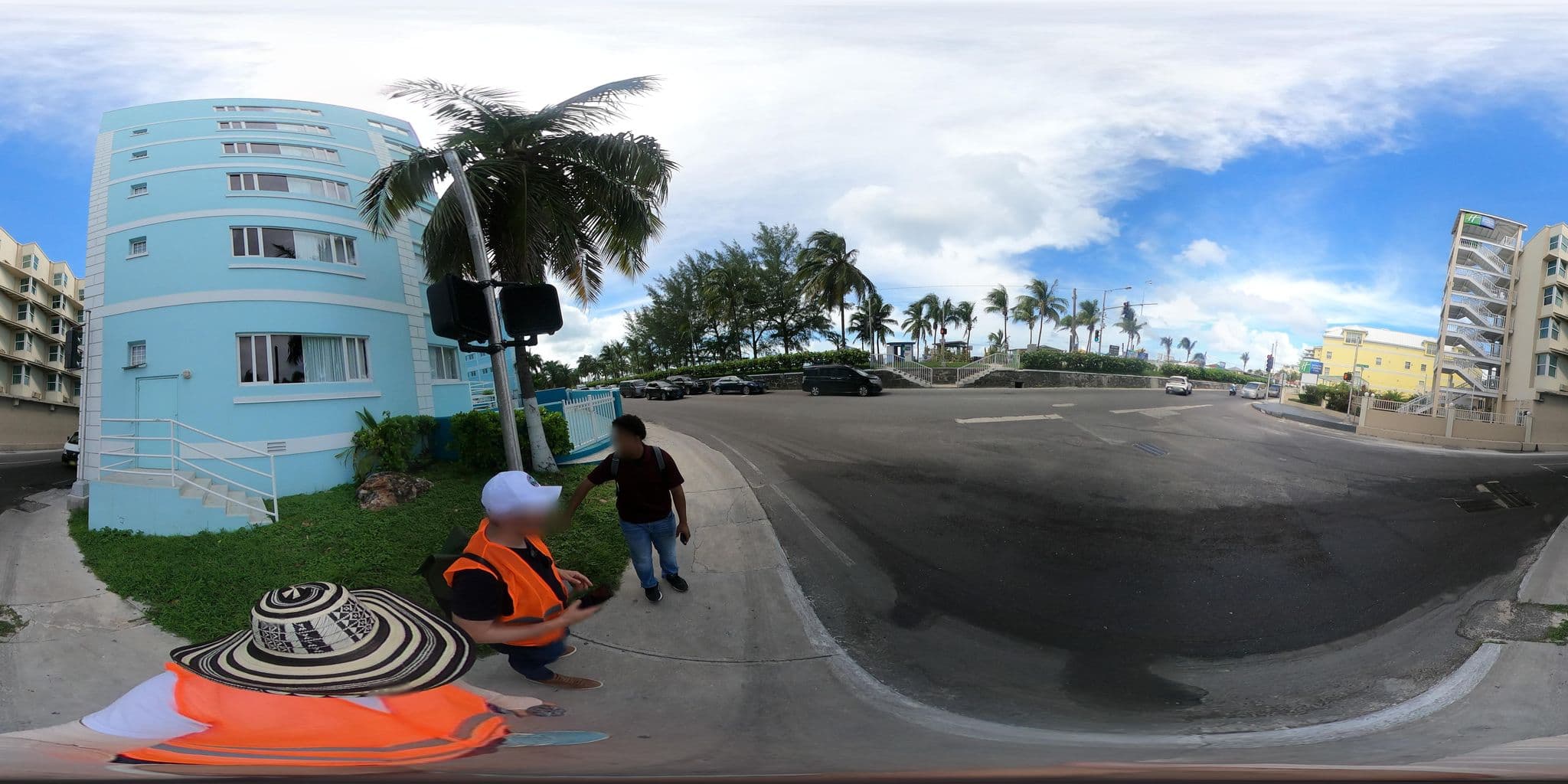 Street view near Junkanoo Beach Resort, Nassau — © dpu-transport (CC BY-SA · Mapillary)