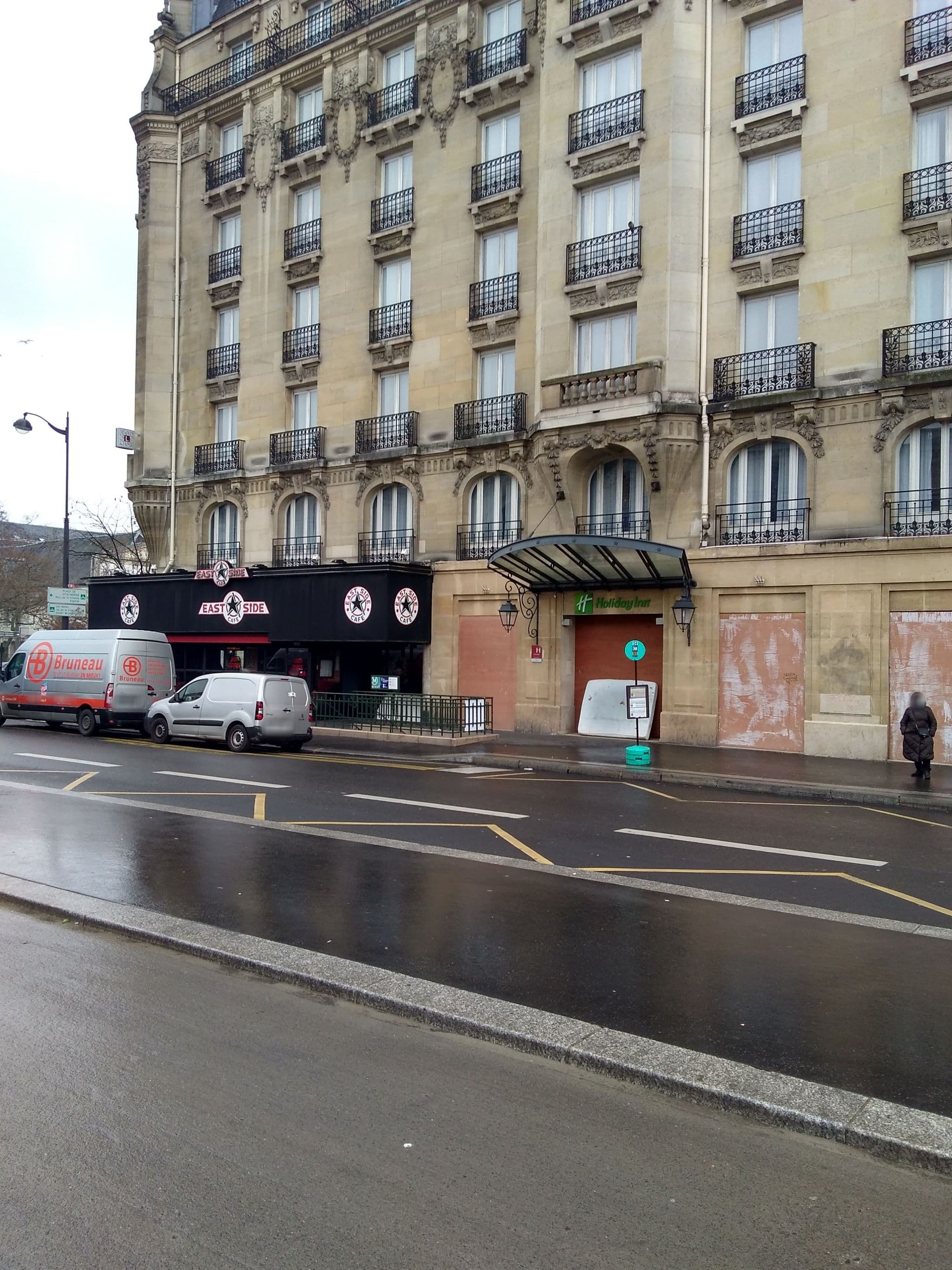 Street view near Holiday Inn : Gare de L'est, Paris 10e Arrondissement — © nlehuby (CC BY-SA · Mapillary)