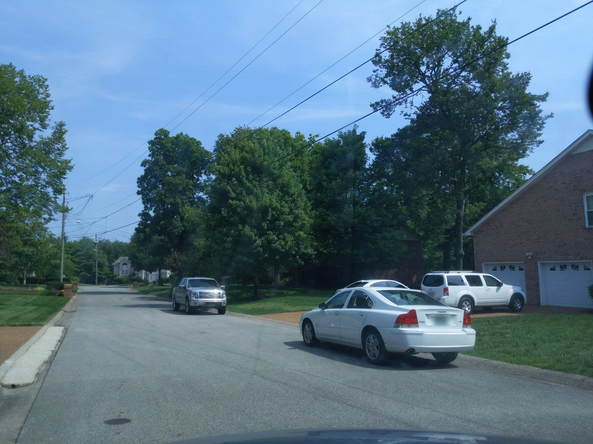 Street view near Comfort Inn, Brentwood Estates — © mollyjohnh (CC BY-SA · Mapillary)